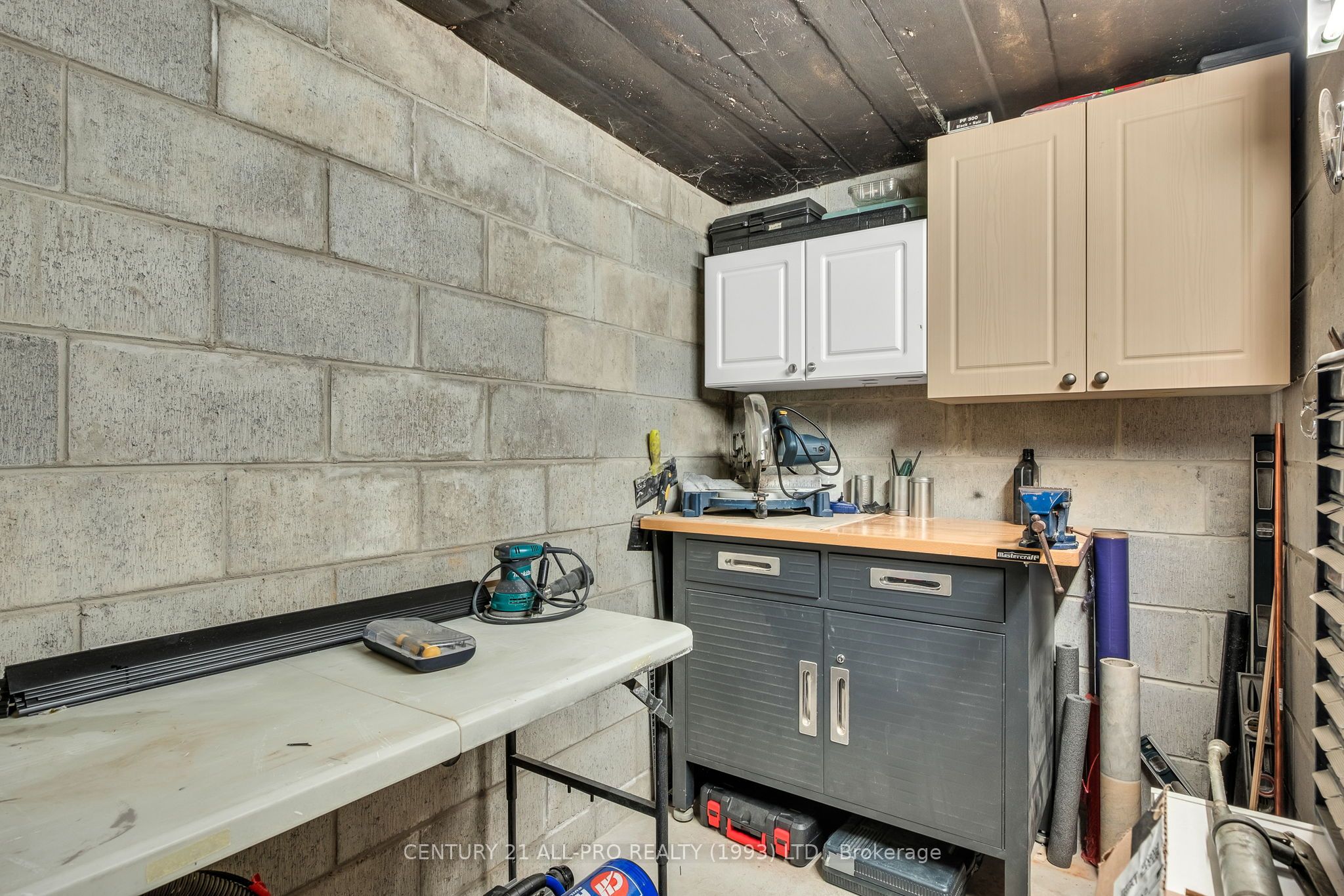 670 William Street Property Photo 47