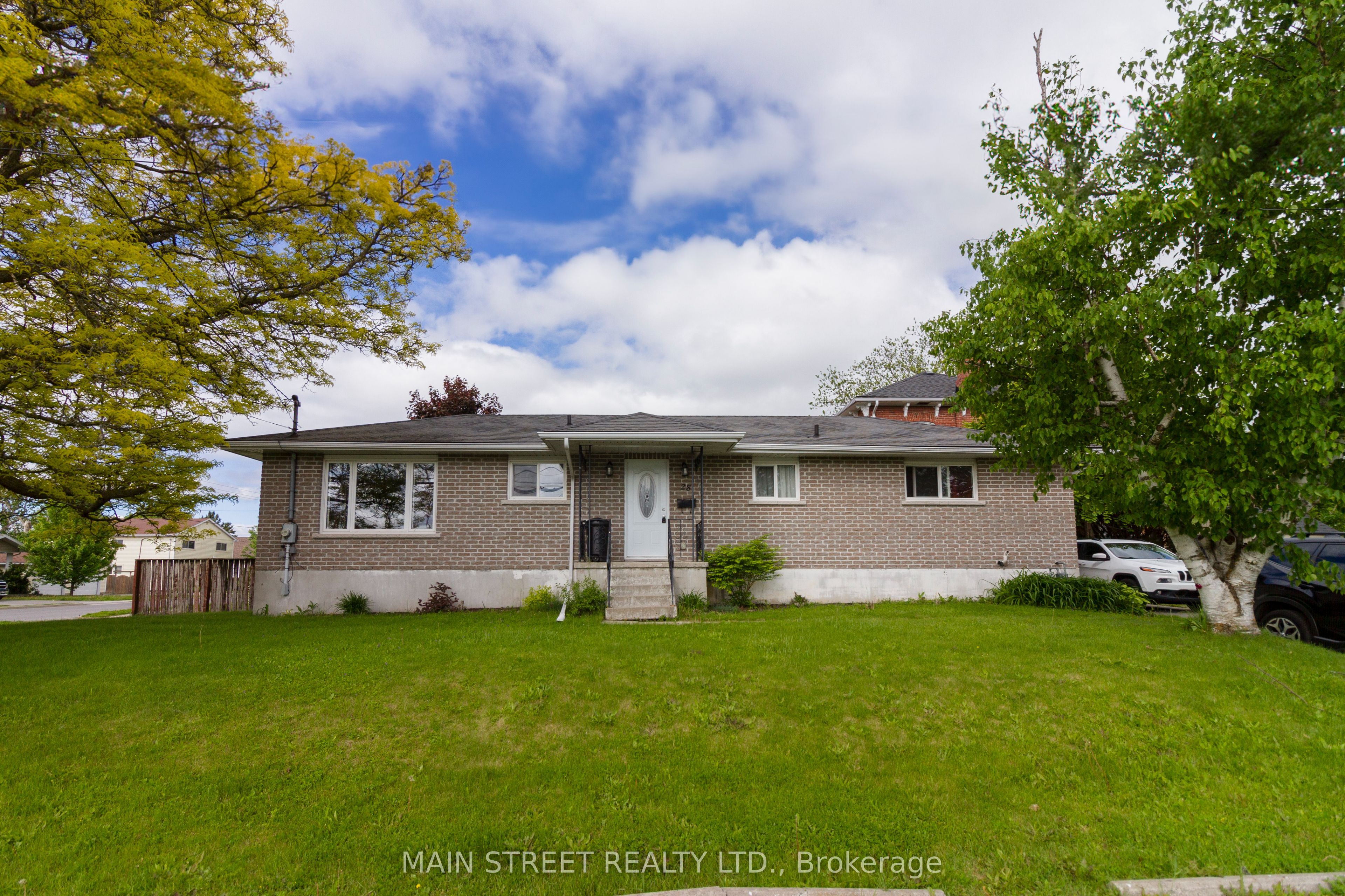 28 Prince Of Wales Drive Property Photo 1