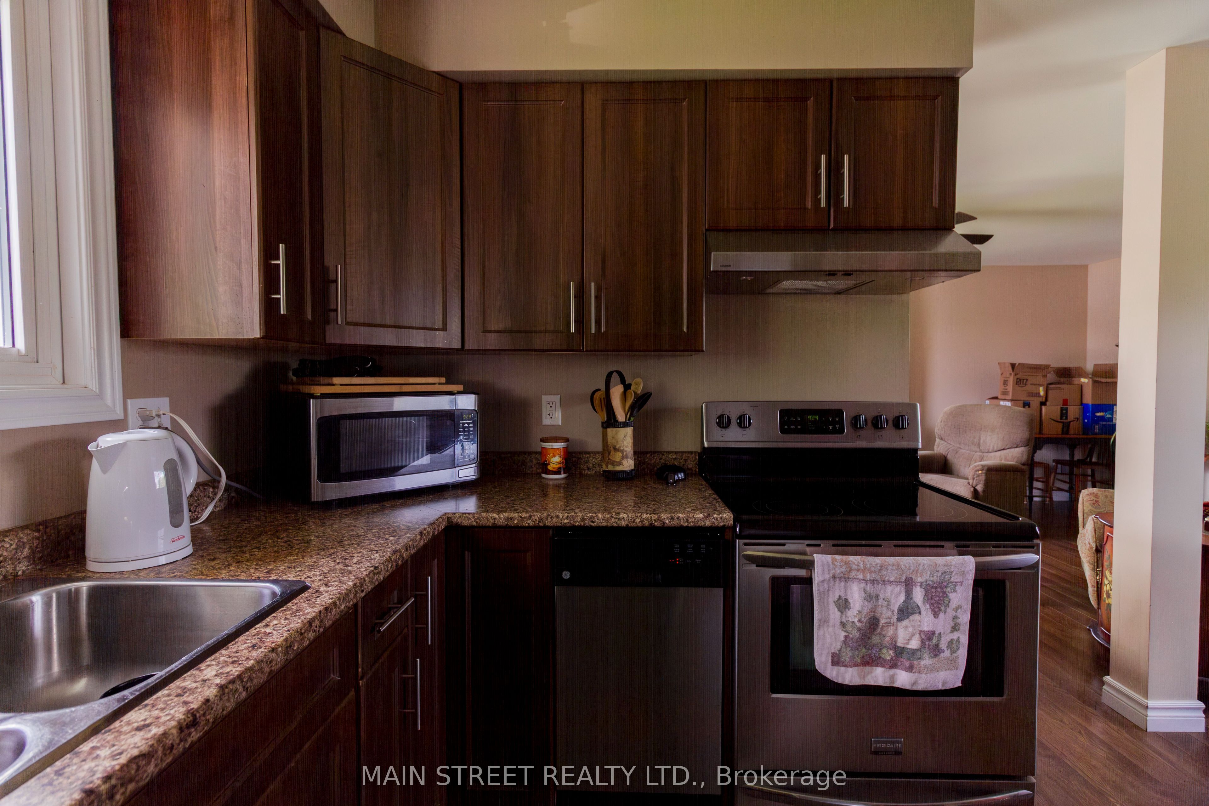 28 Prince Of Wales Drive Property Photo 2