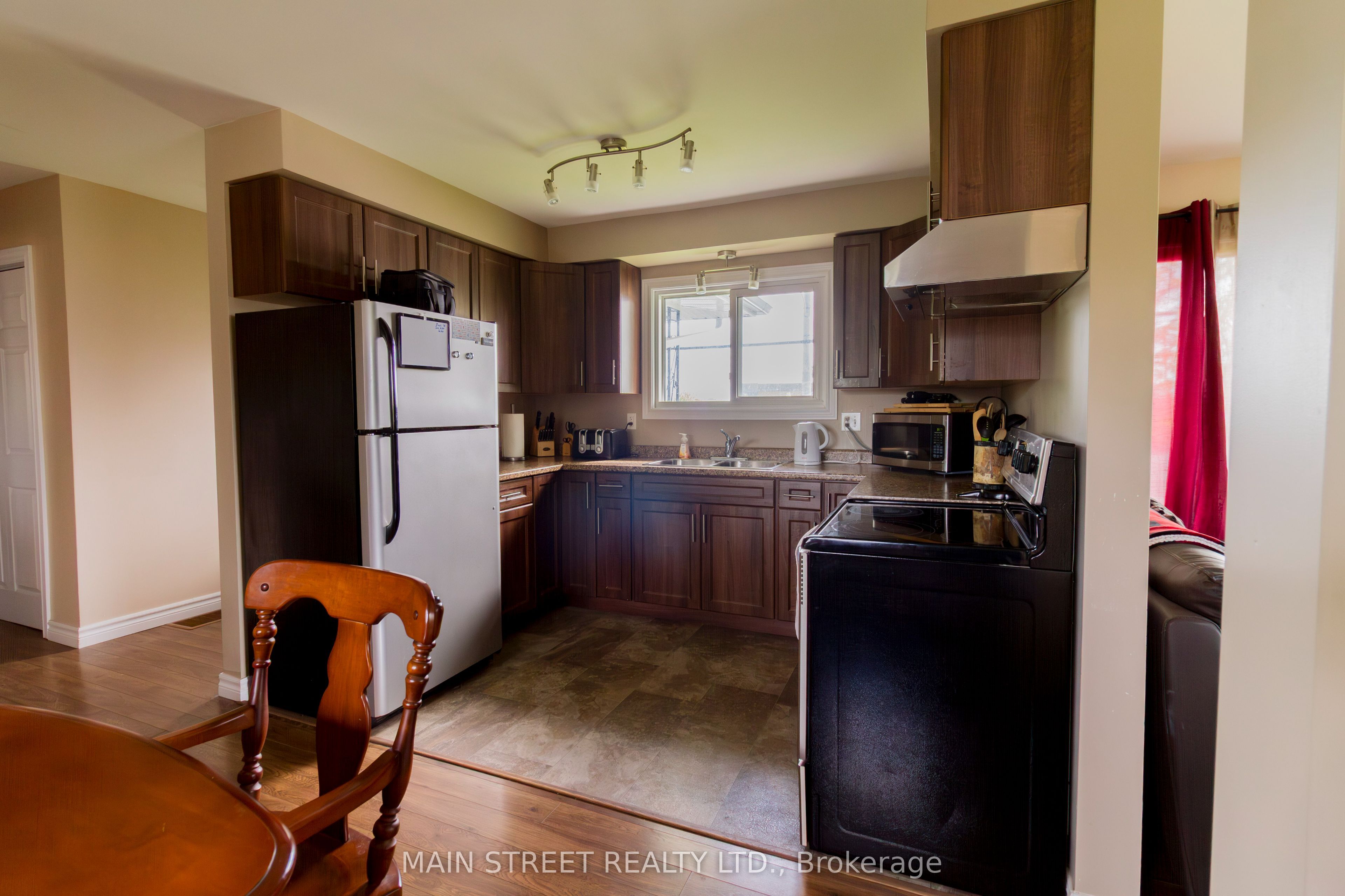 28 Prince Of Wales Drive Property Photo 4