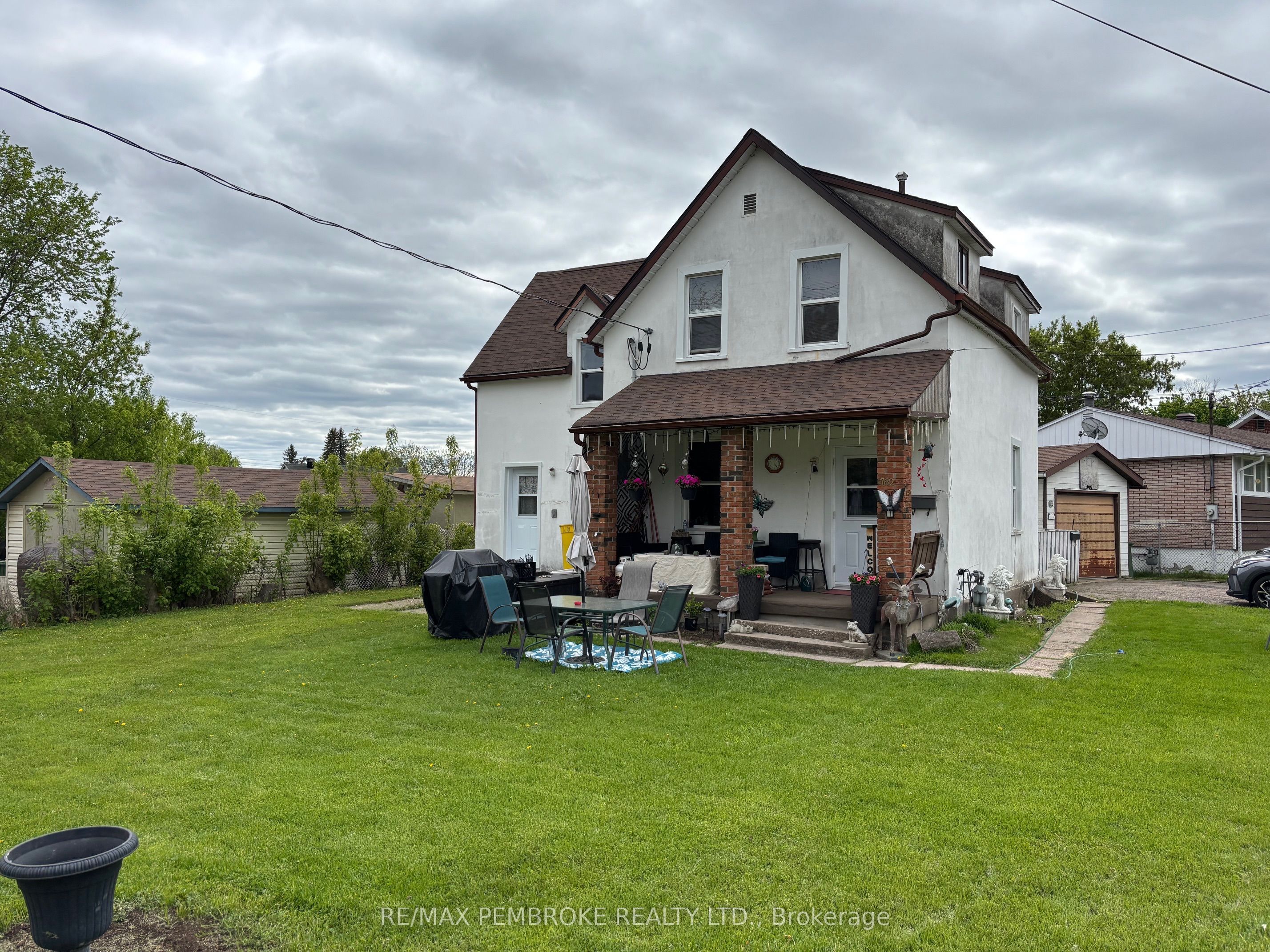 762 Mackay Street