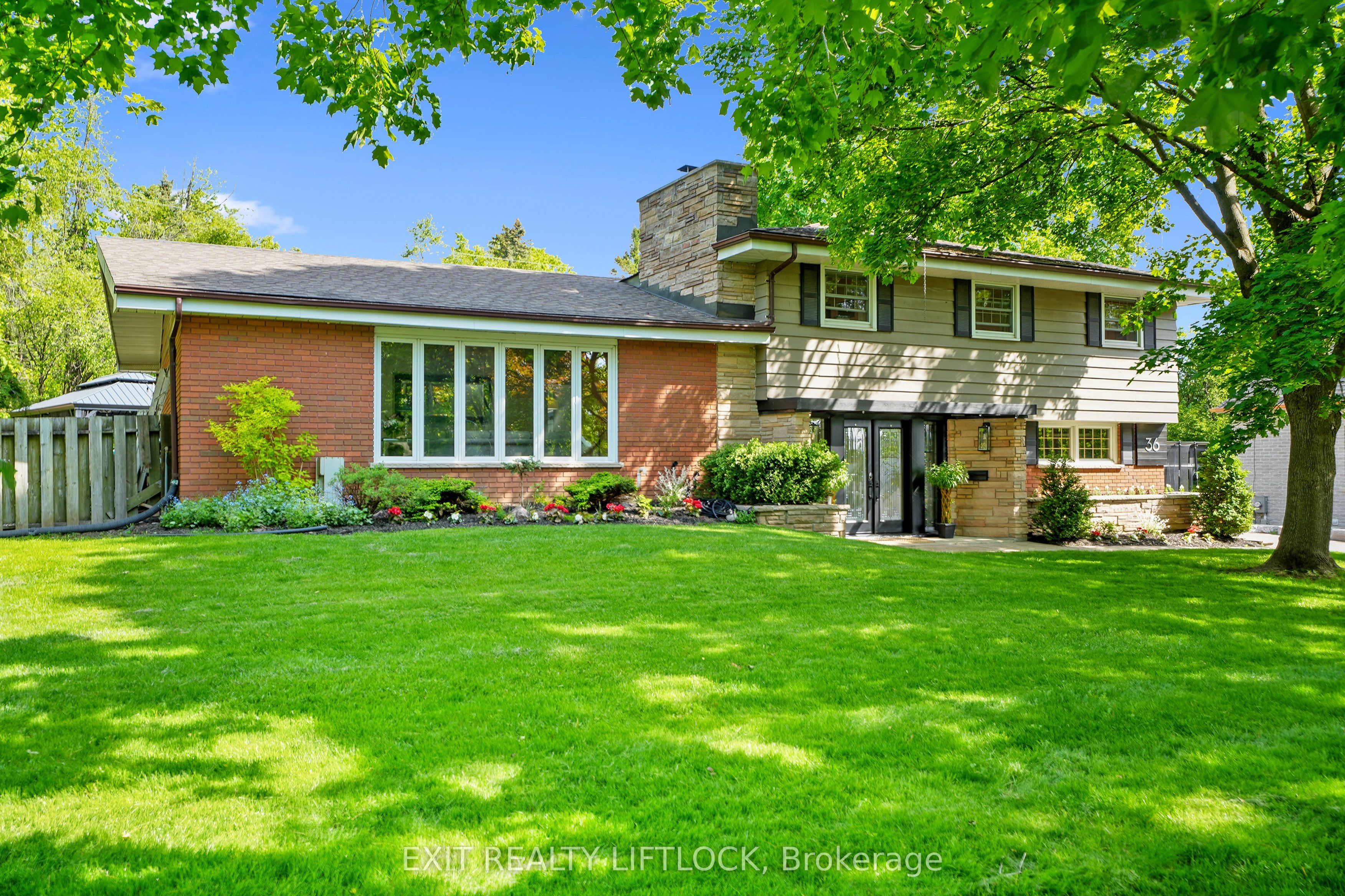 36 Weller Crescent Property Photo 1
