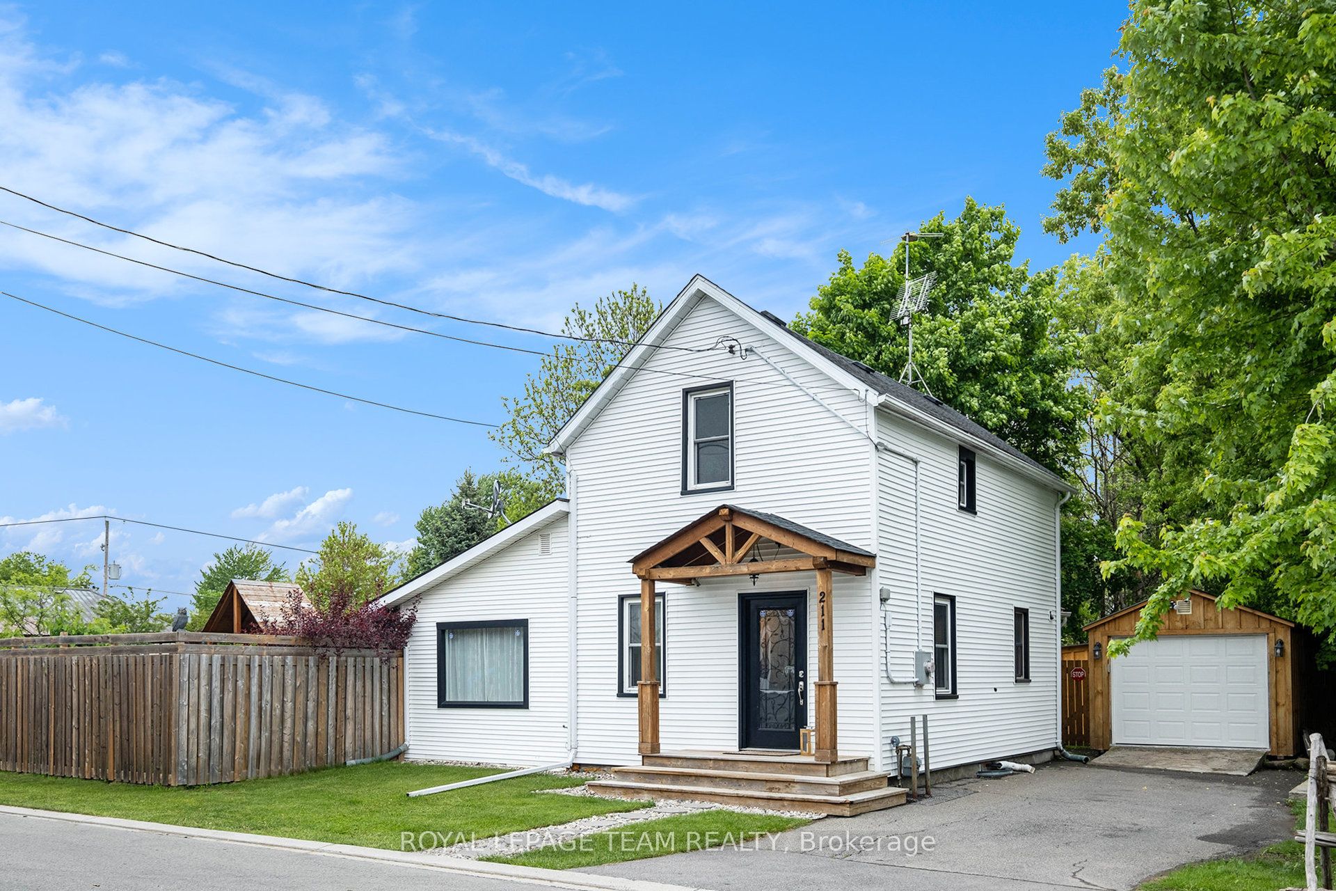 211 Drummond Street Property Photo 1