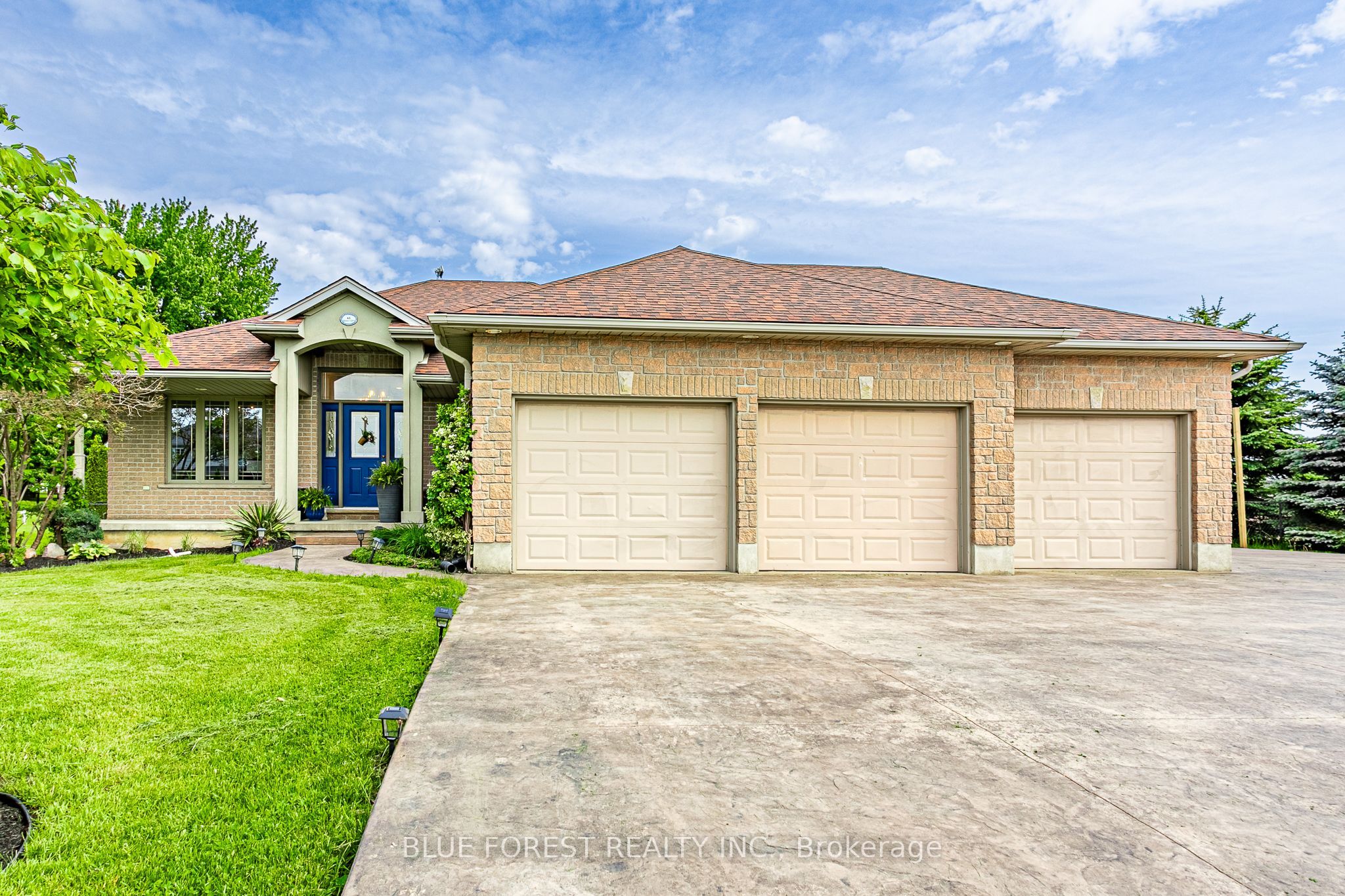 48 Hillview Dr Property Photo 1