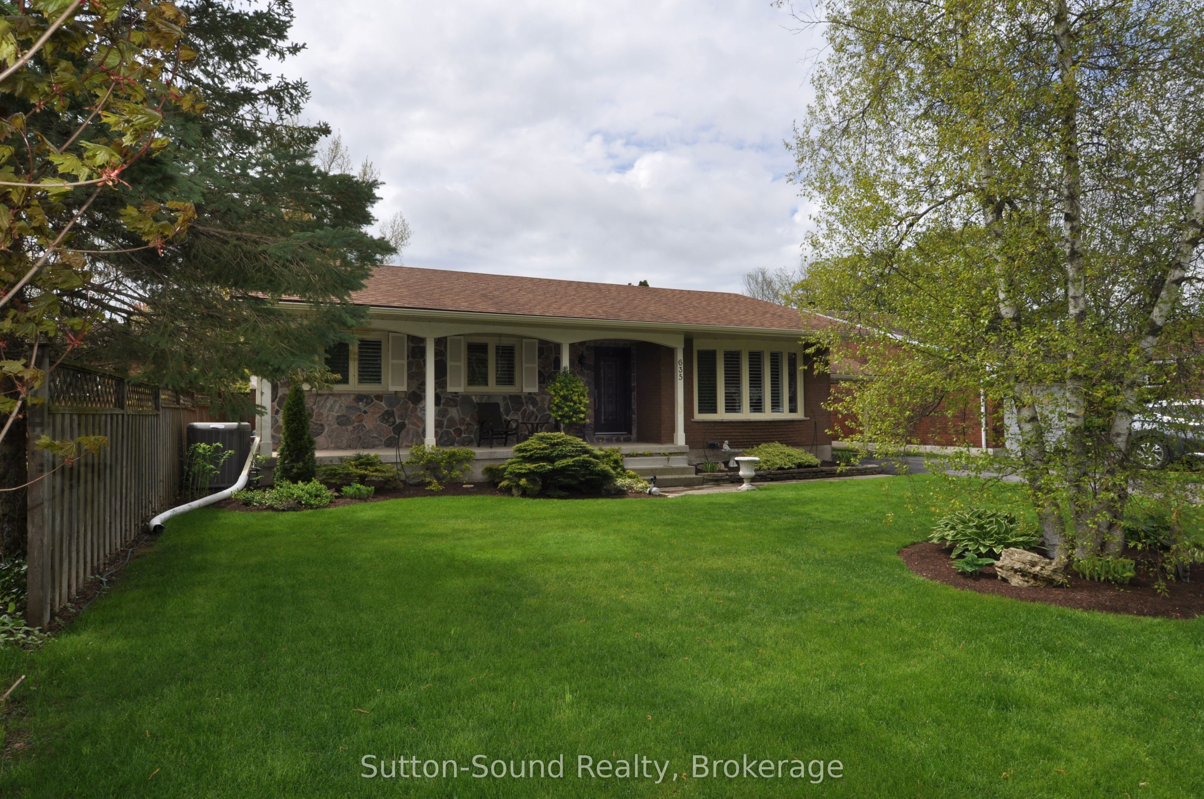 635 26th Street W Property Photo 4