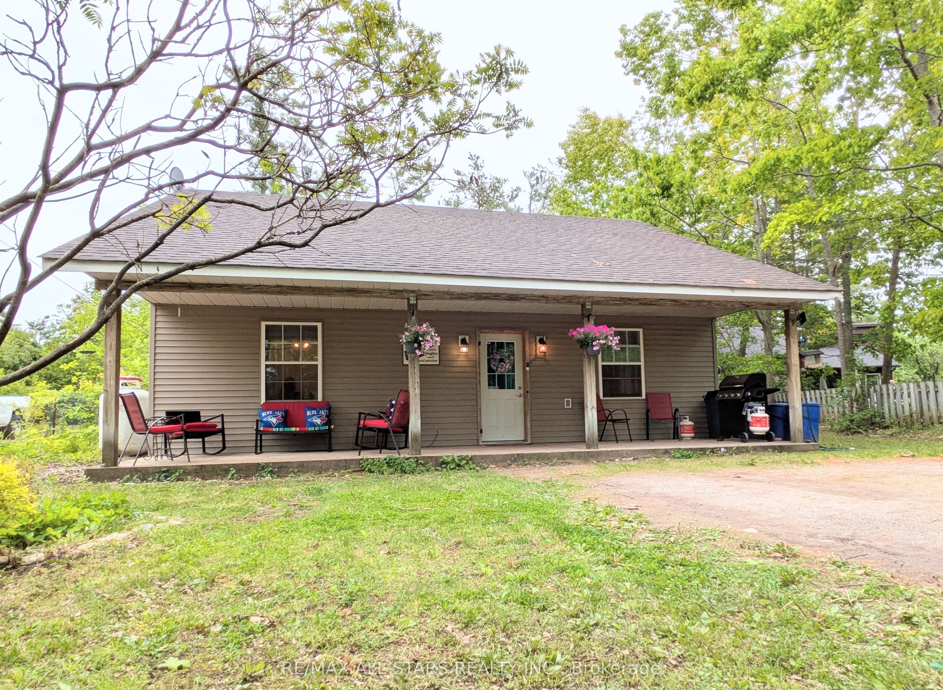 2 Oakwood Drive Property Photo 1