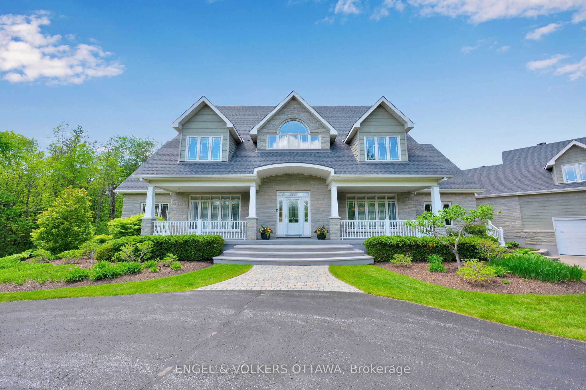 18 Forestgrove Dr Property Photo 1