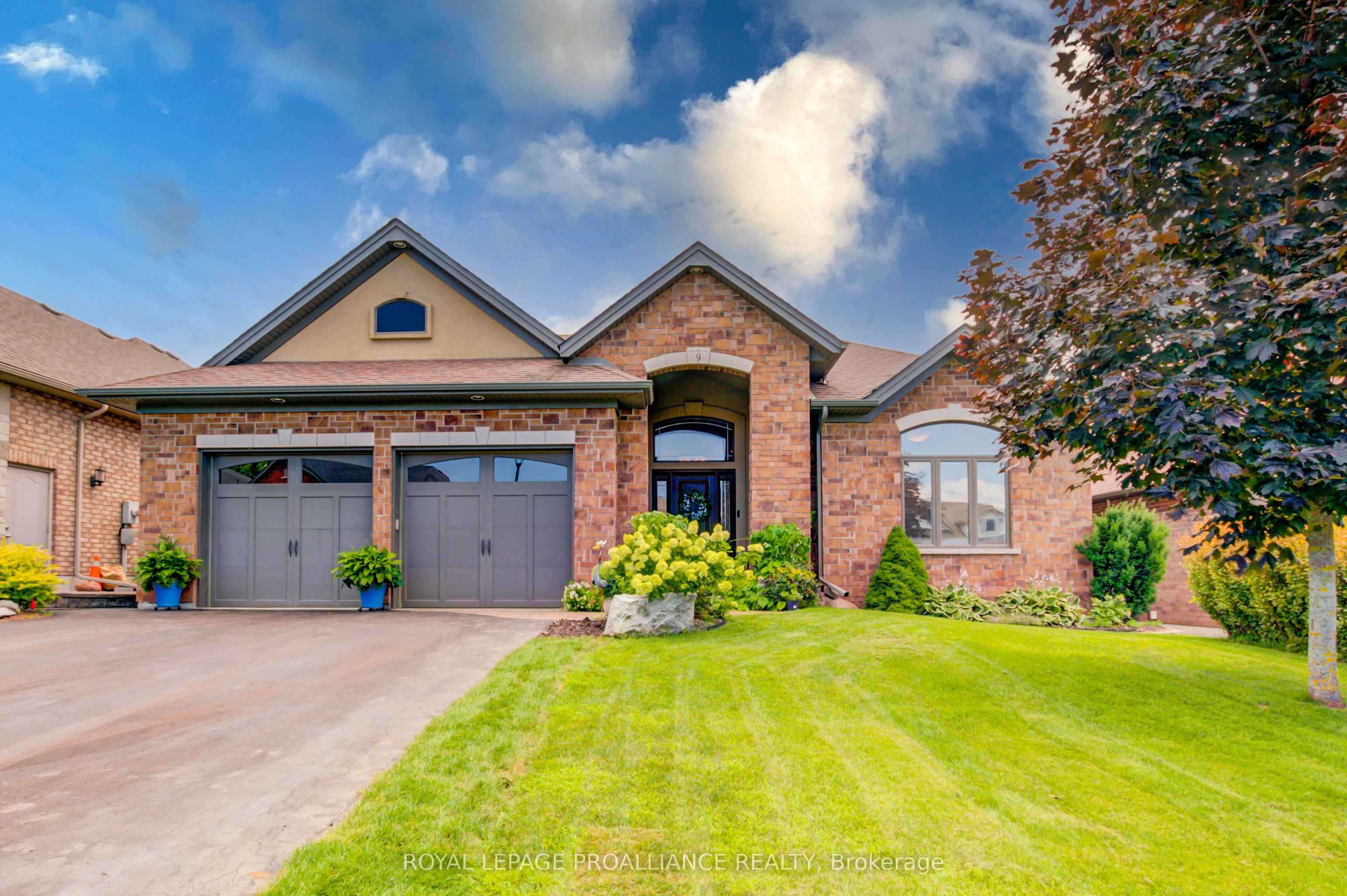 9 Castle Rdg Property Photo 1