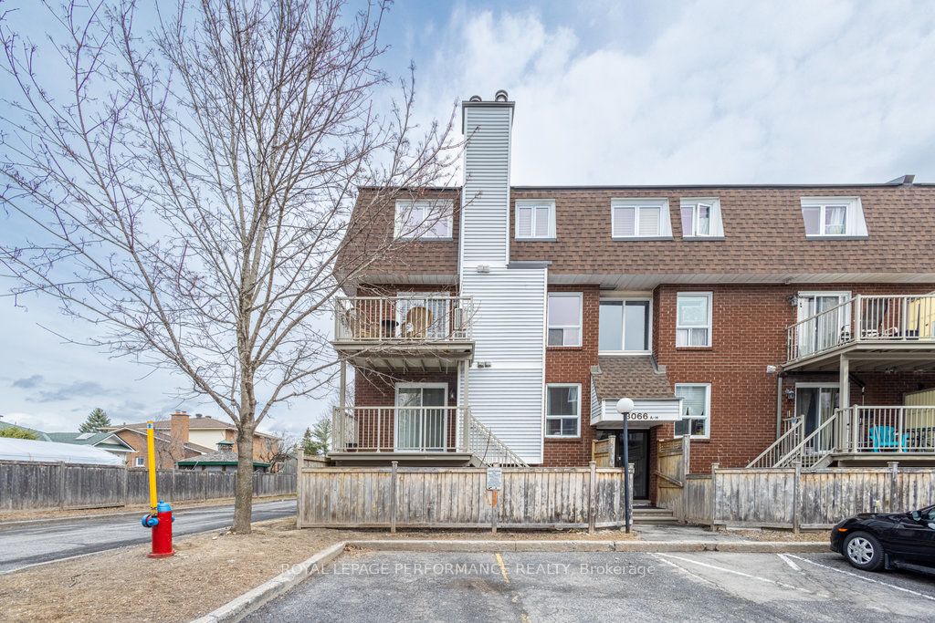 3066 Councillors Way E Property Photo 1