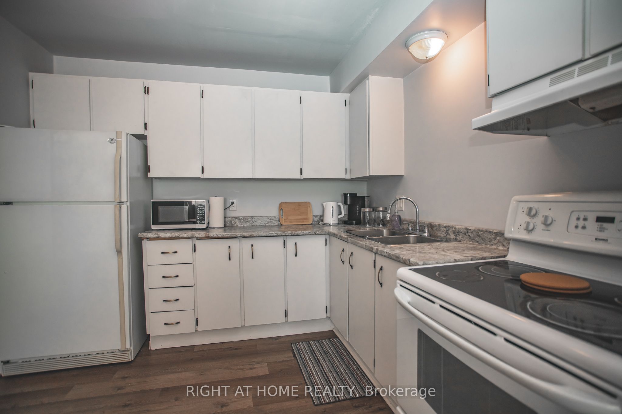 92 Farquhar Place Property Photo 5