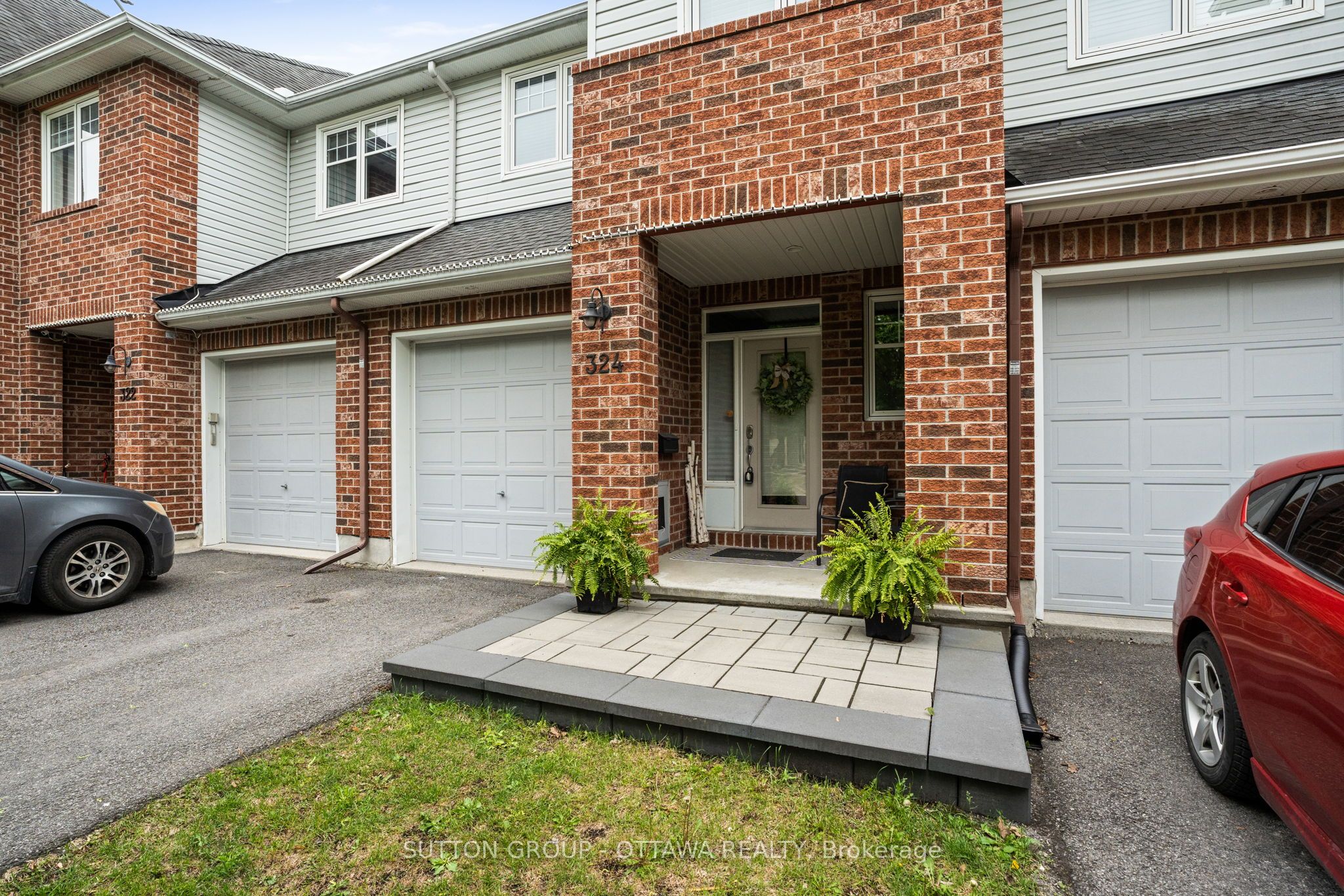 324 Horseshoe Crescent E Property Photo 1