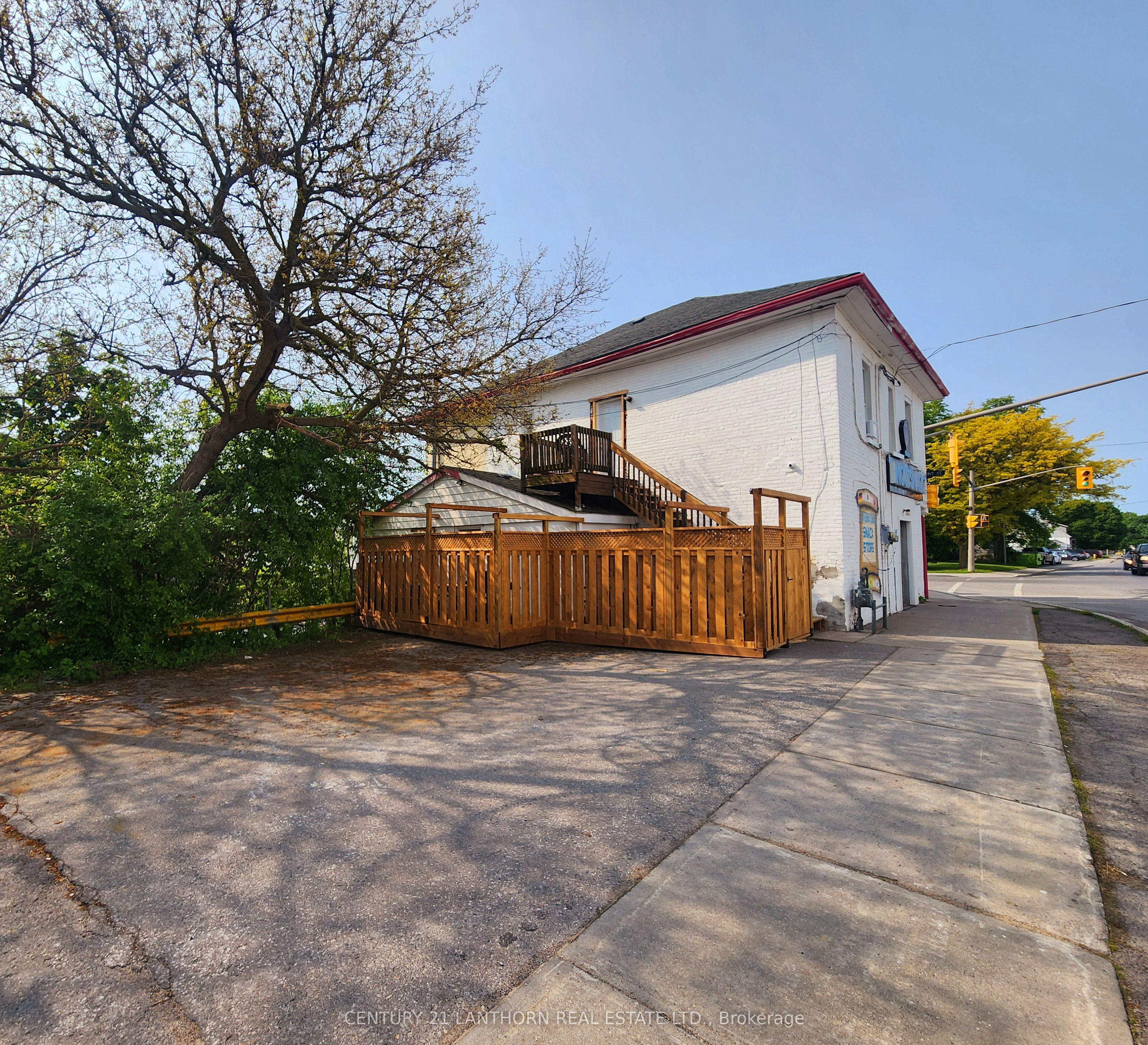 1 Moira Street E Property Photo 3