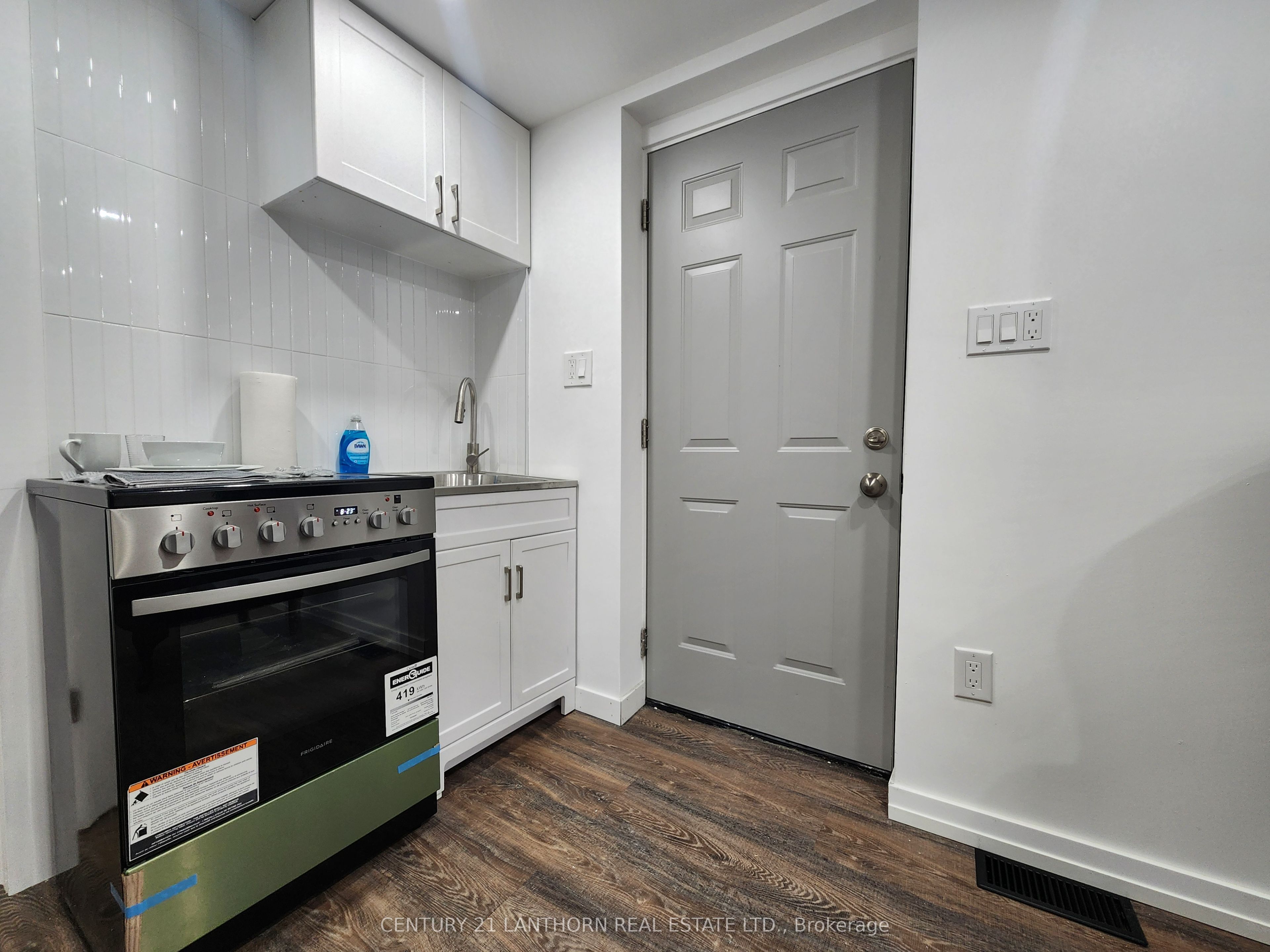 1 Moira Street E Property Photo 8