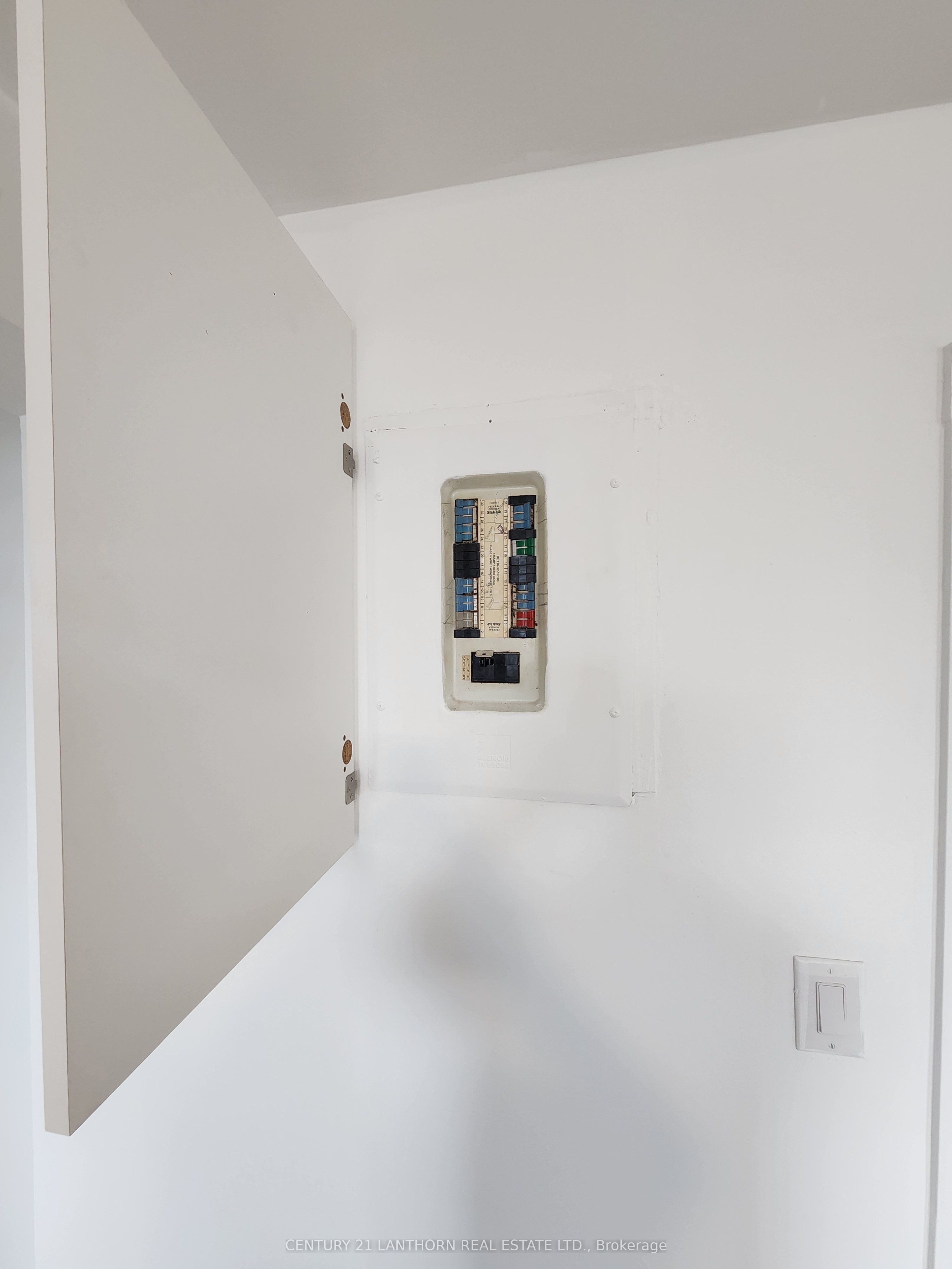 1 Moira Street E Property Photo 21