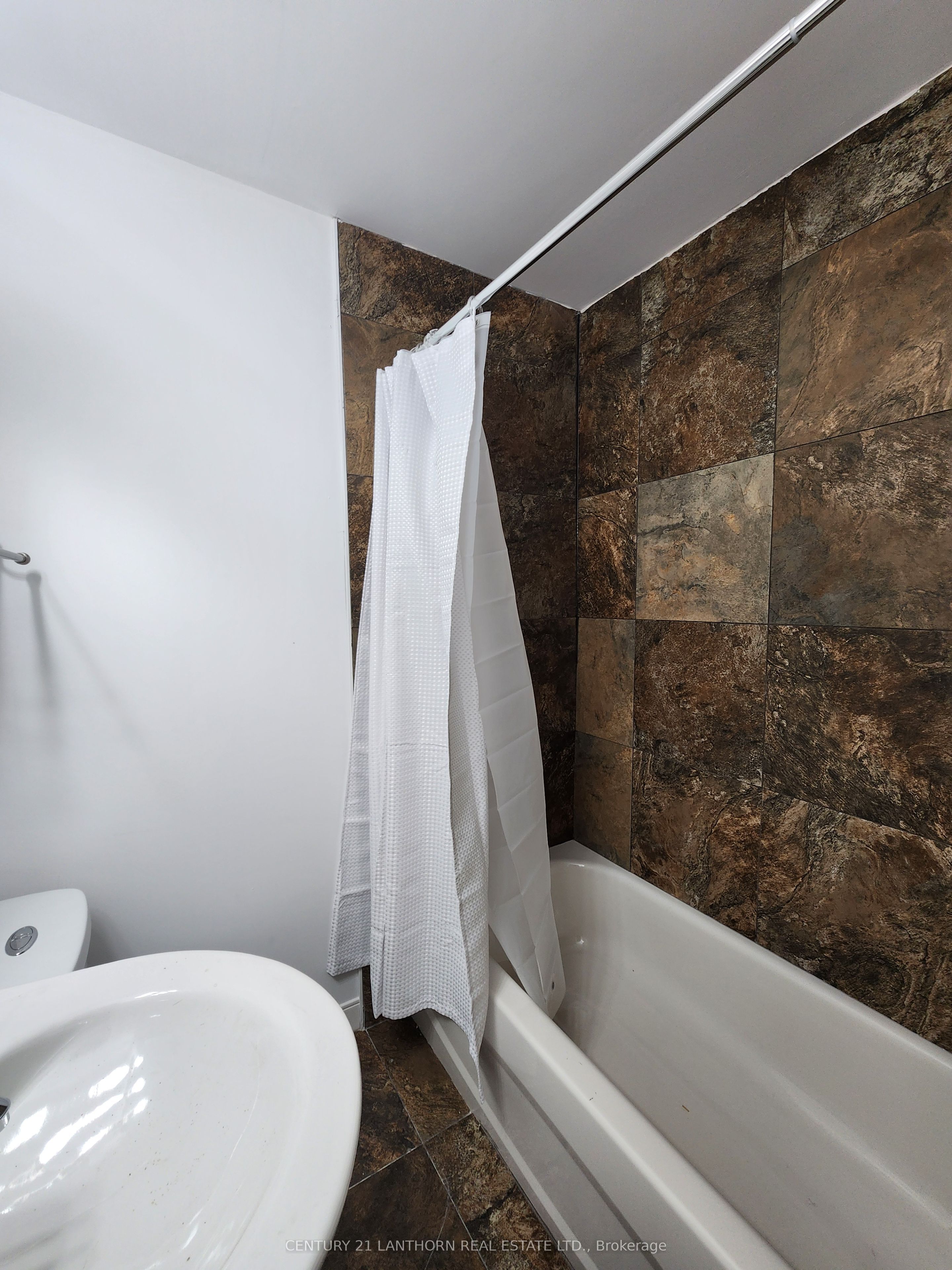 1 Moira Street E Property Photo 24