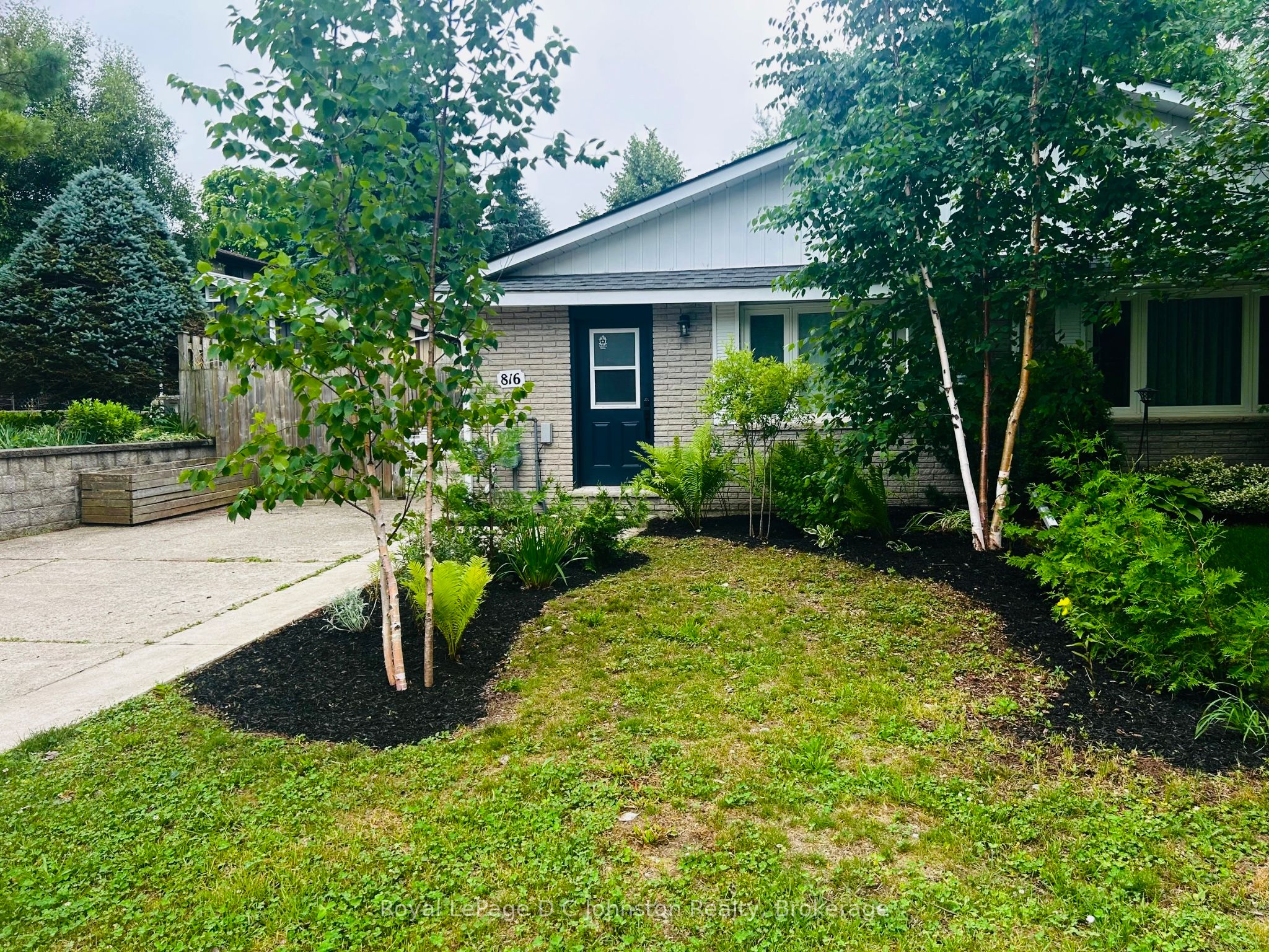 816 River Street E Property Photo 1