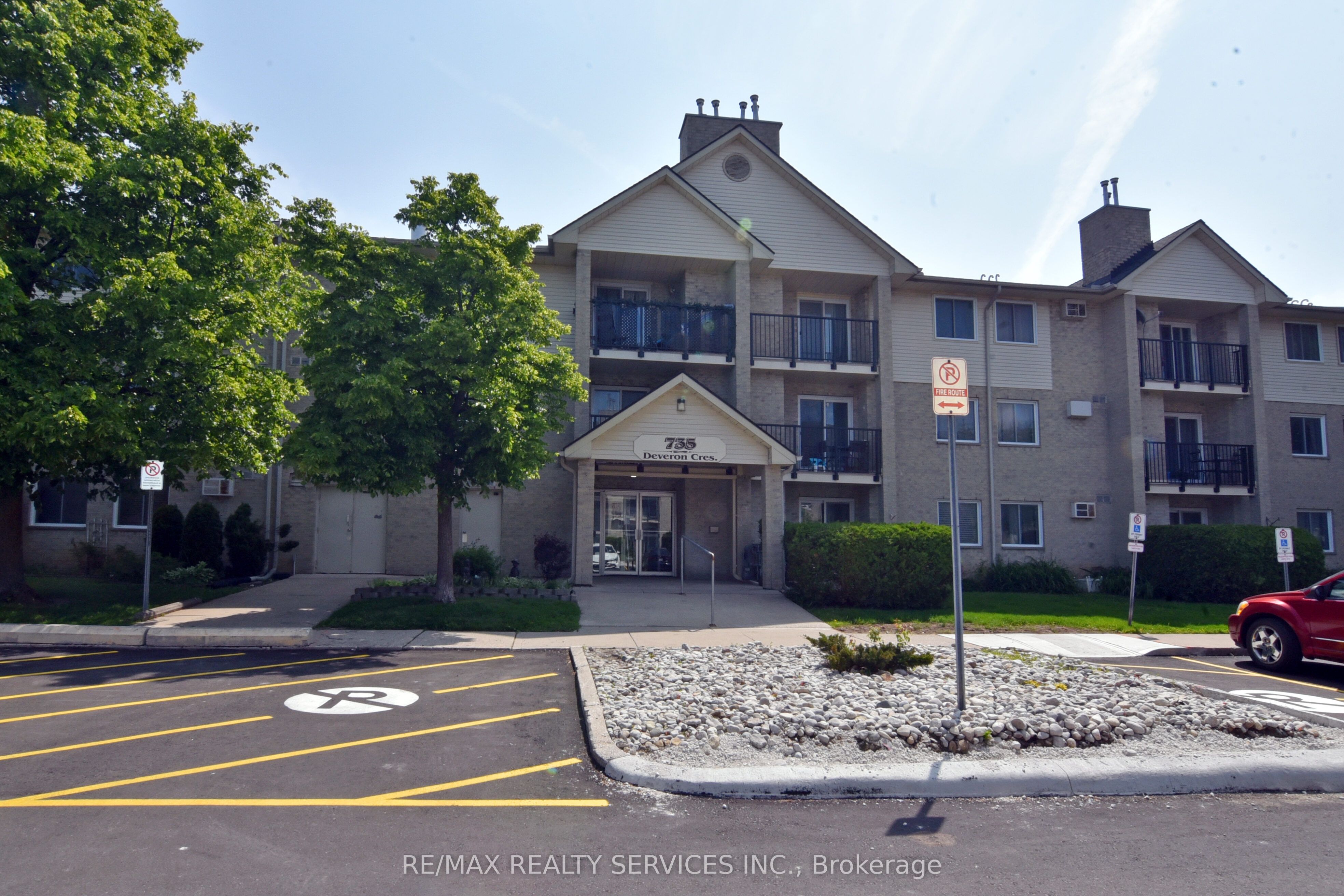 735 Deveron Cres Property Photo 1