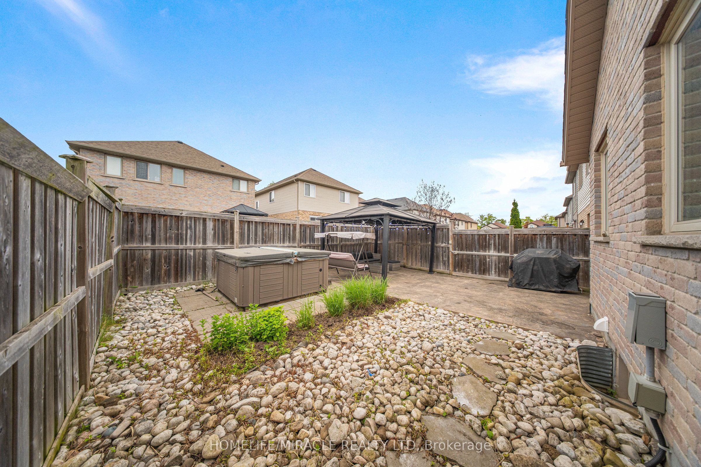 79 Hinrichs Crescent Property Photo 33