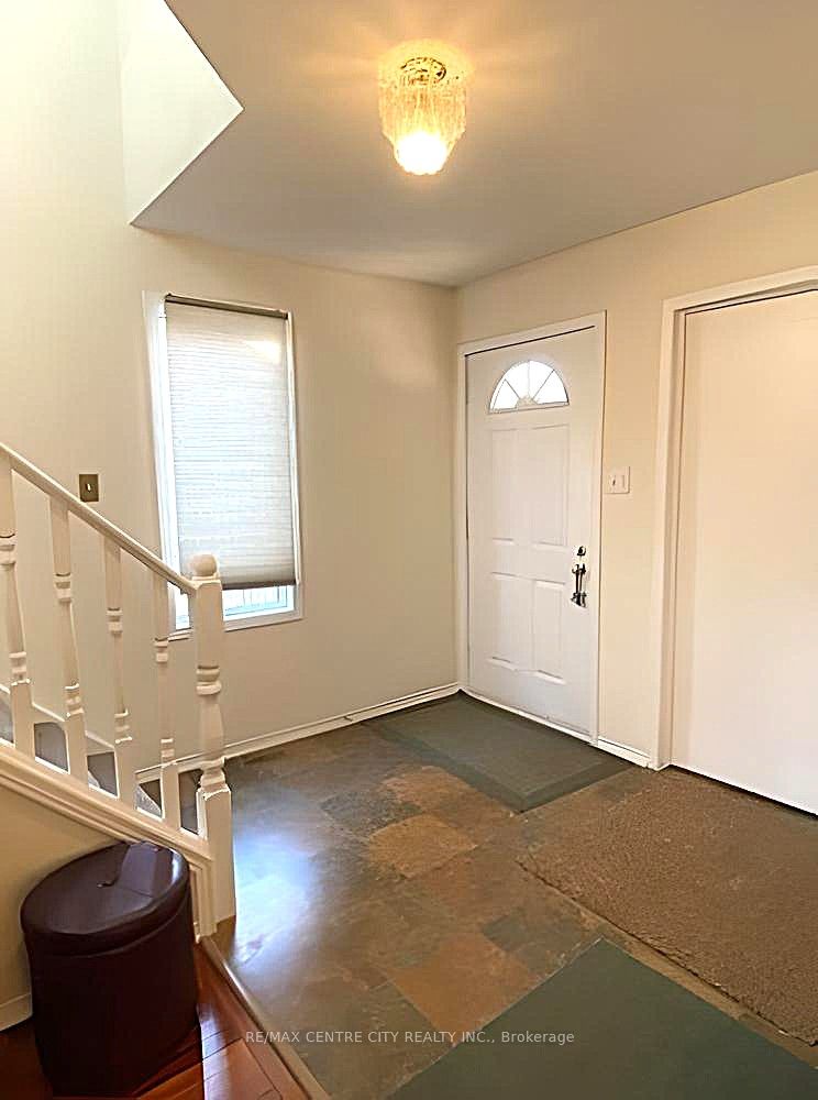 933 Thistledown Way Property Photo 2