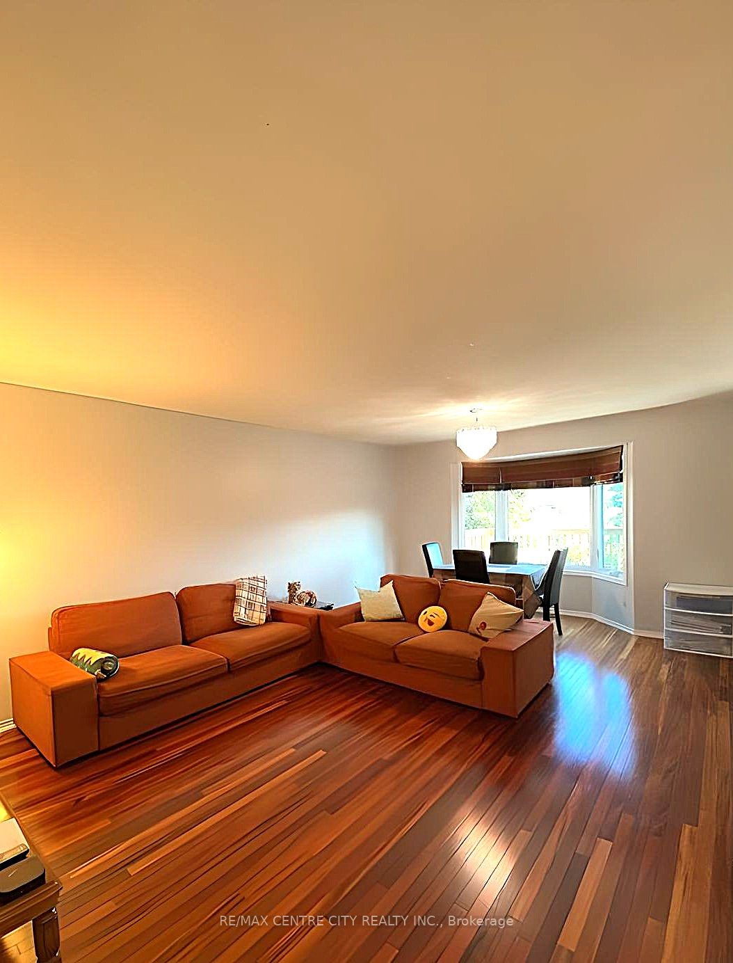 933 Thistledown Way Property Photo 3