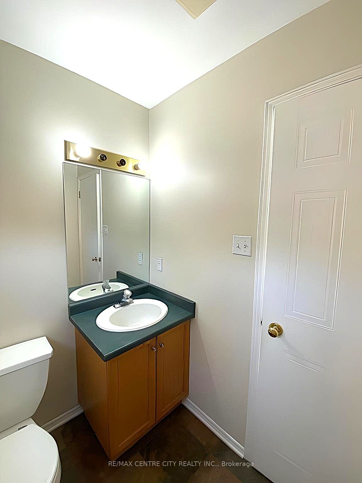 933 Thistledown Way Property Photo 14