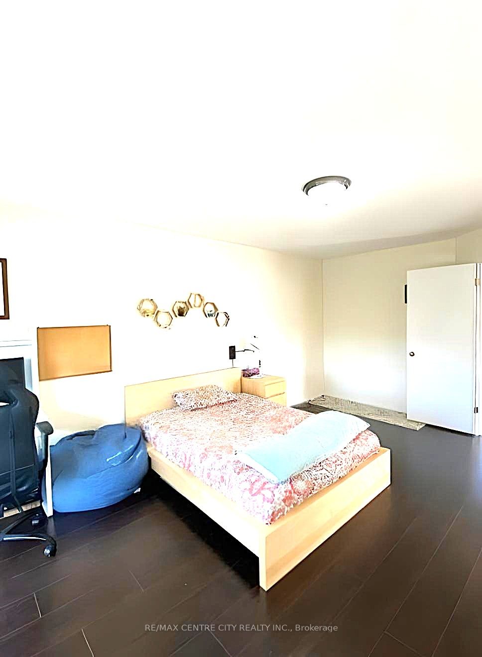 933 Thistledown Way Property Photo 16