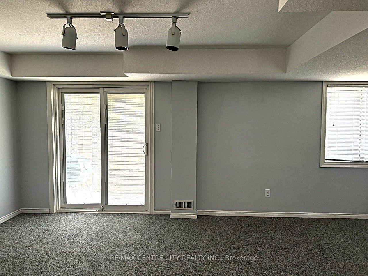 933 Thistledown Way Property Photo 22