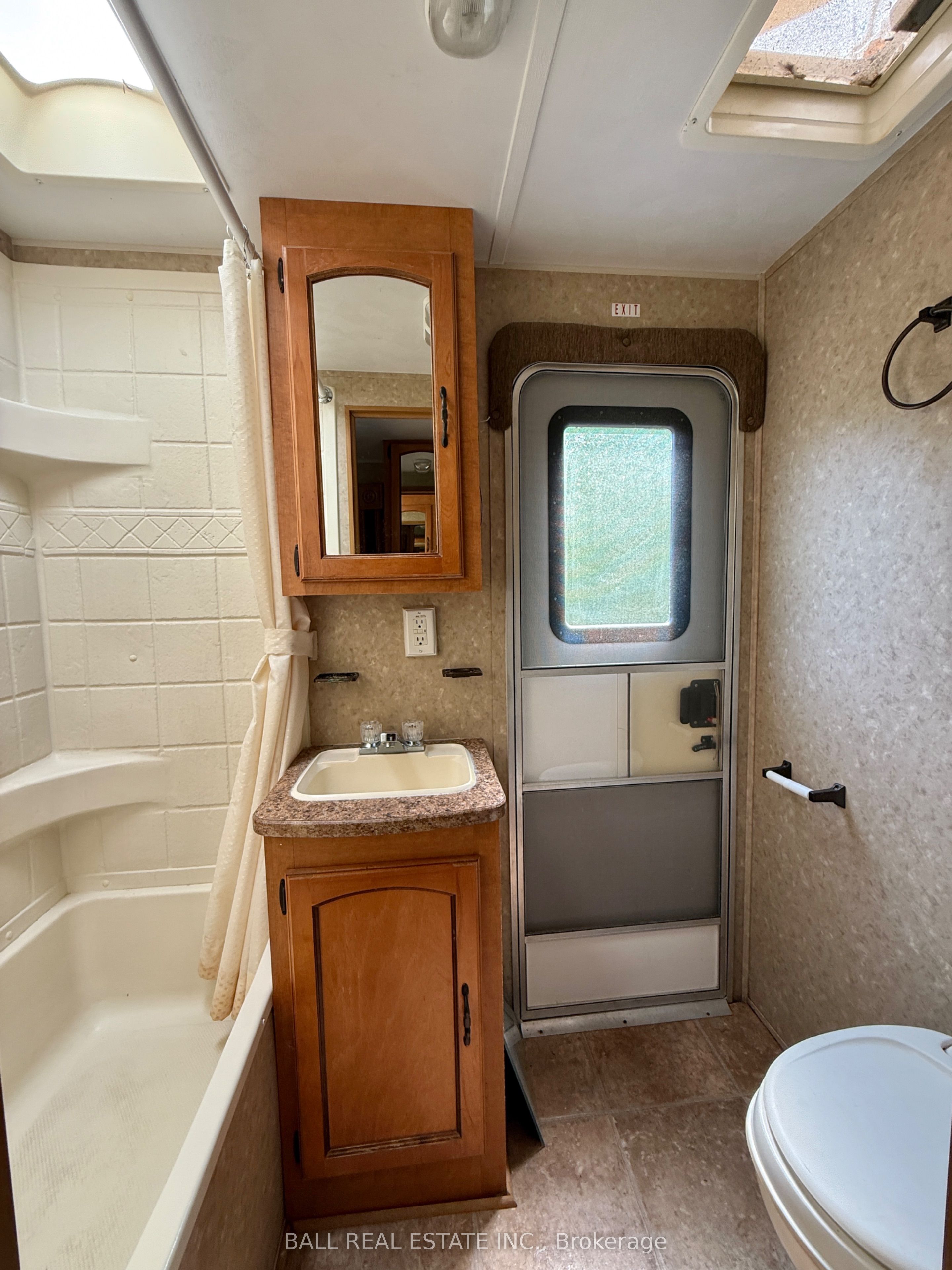 1854 The South Road Property Photo 9