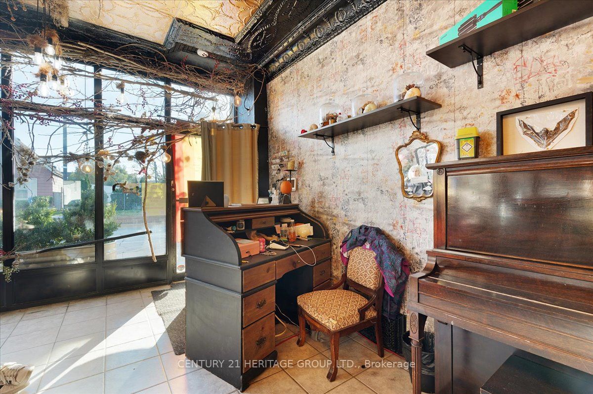 355 Barton Street E Property Photo 4