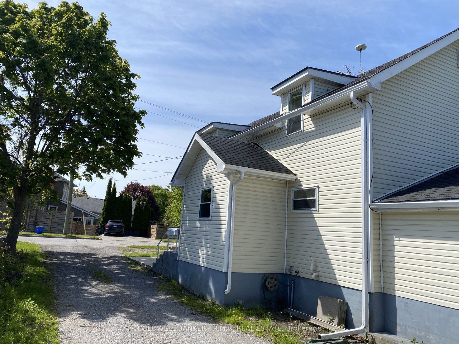 348 University Avenue W A Property Photo 2