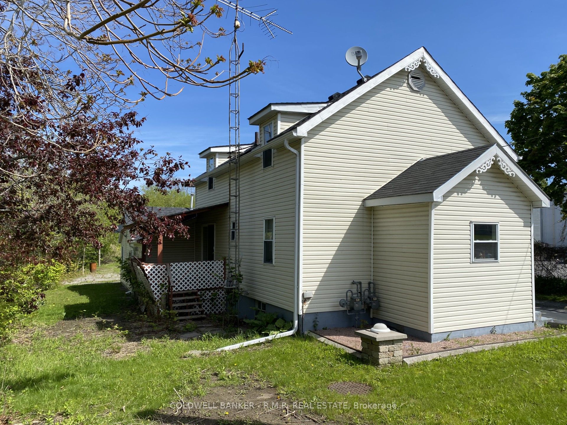 348 University Avenue W A Property Photo 3