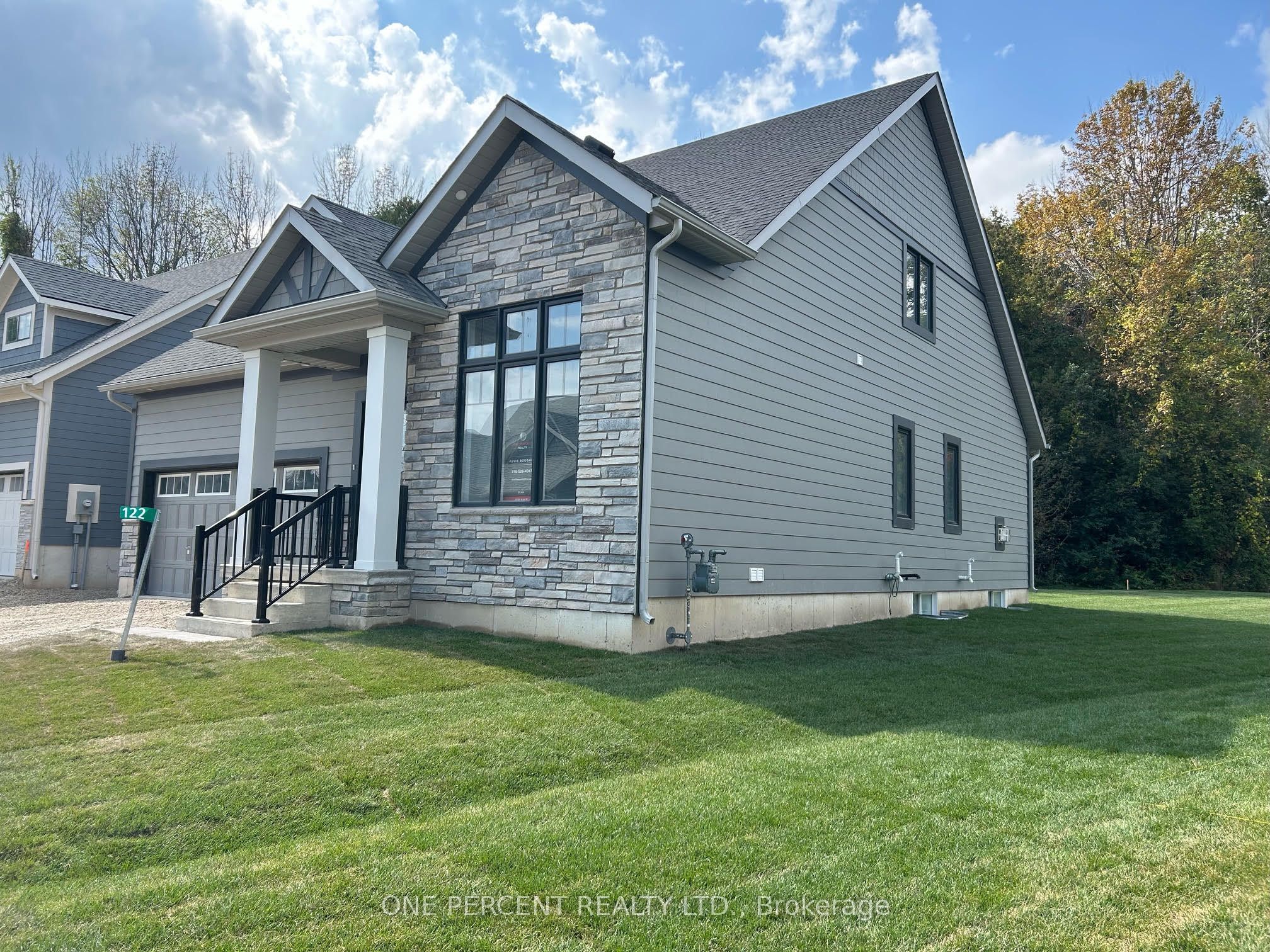 122 Beacon Drive Property Photo 1