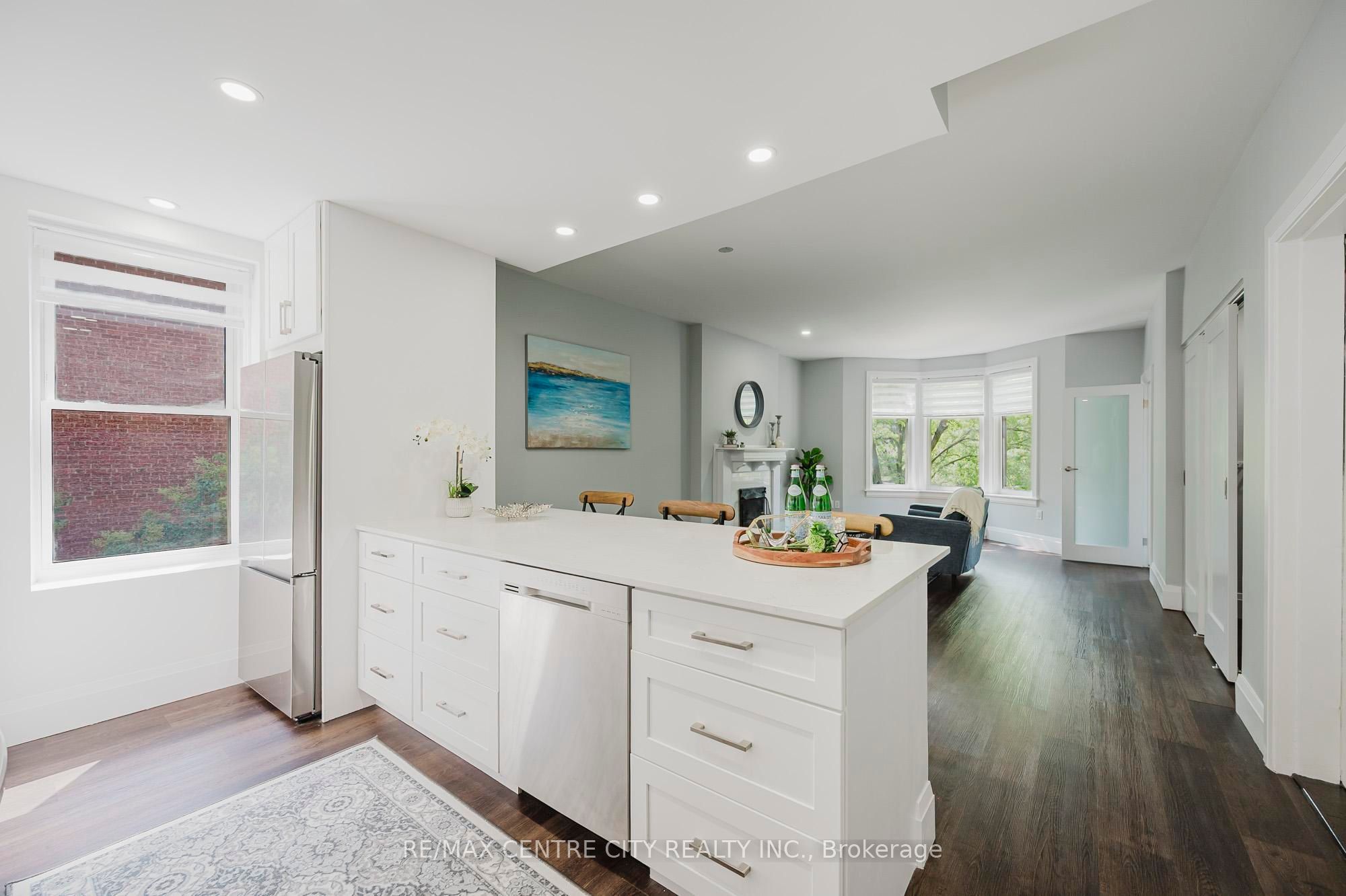 460 Wellington Street 309 Property Photo 1