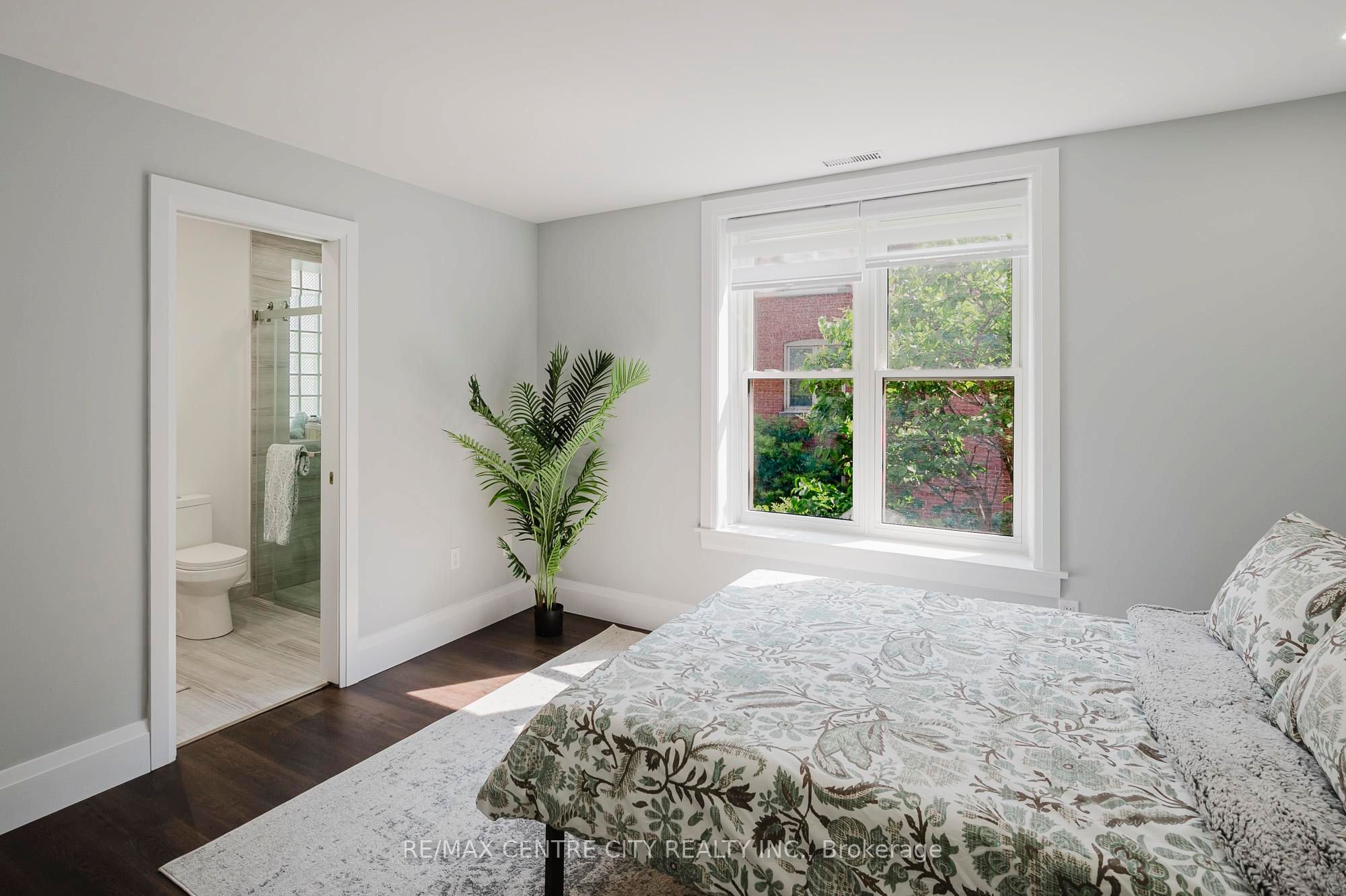 460 Wellington Street 309 Property Photo 3