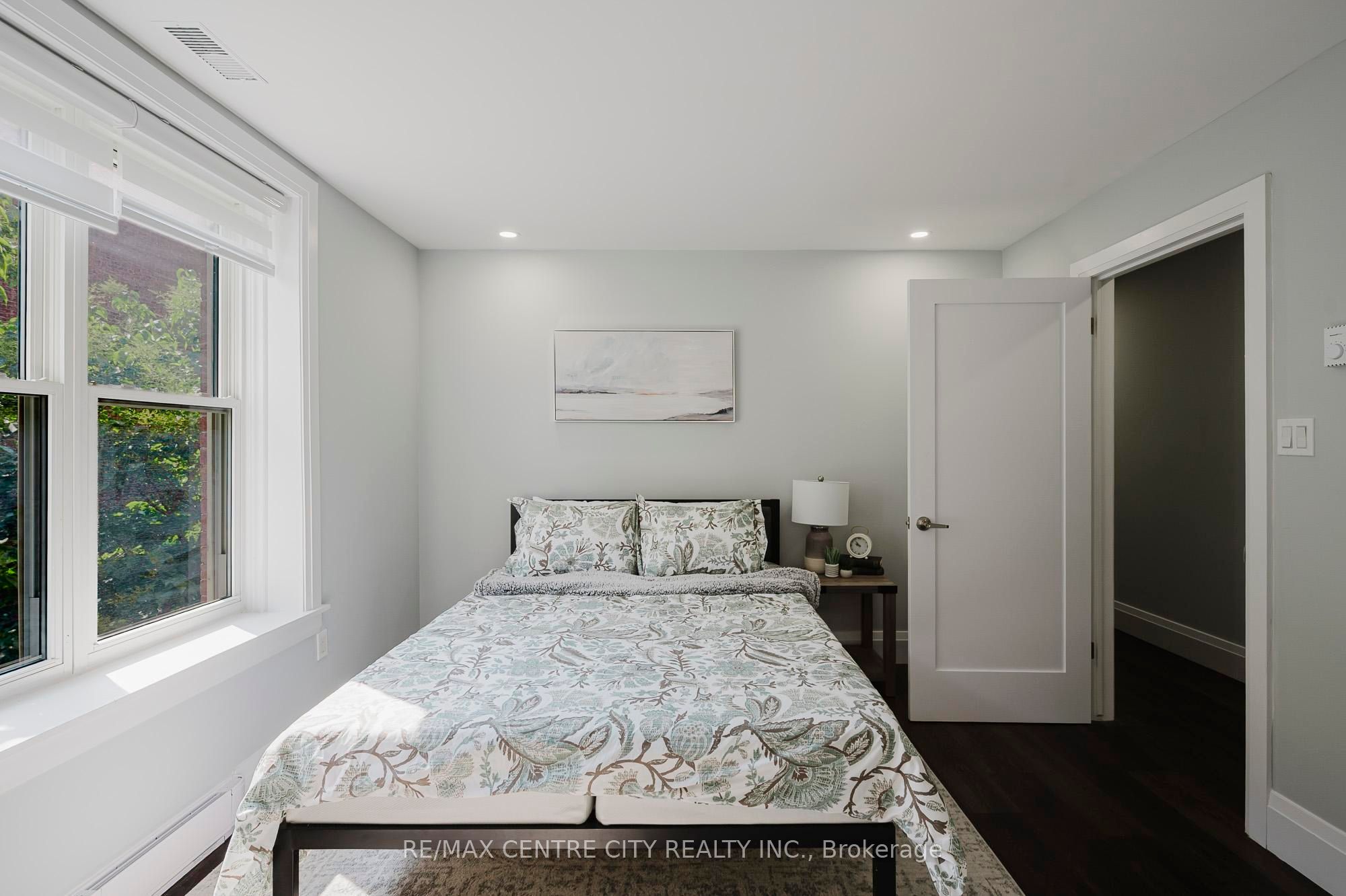 460 Wellington Street 309 Property Photo 4