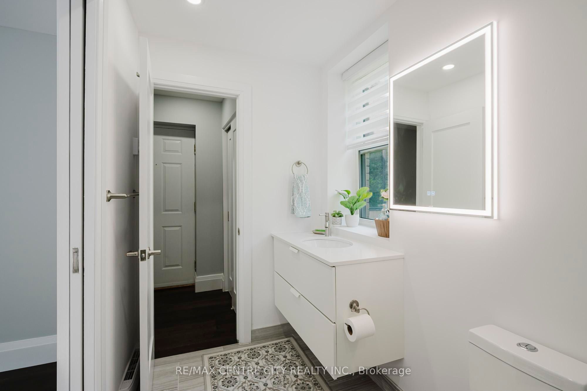 460 Wellington Street 309 Property Photo 6