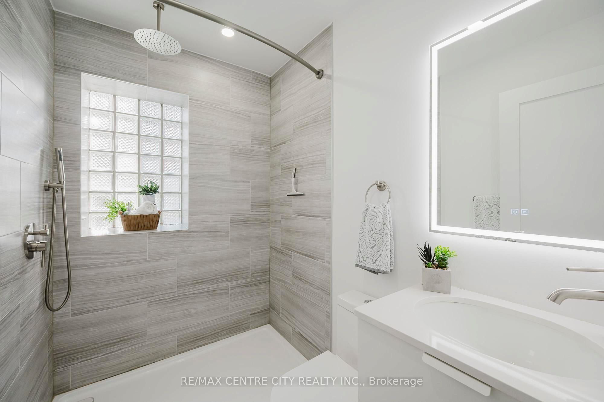 460 Wellington Street 309 Property Photo 10