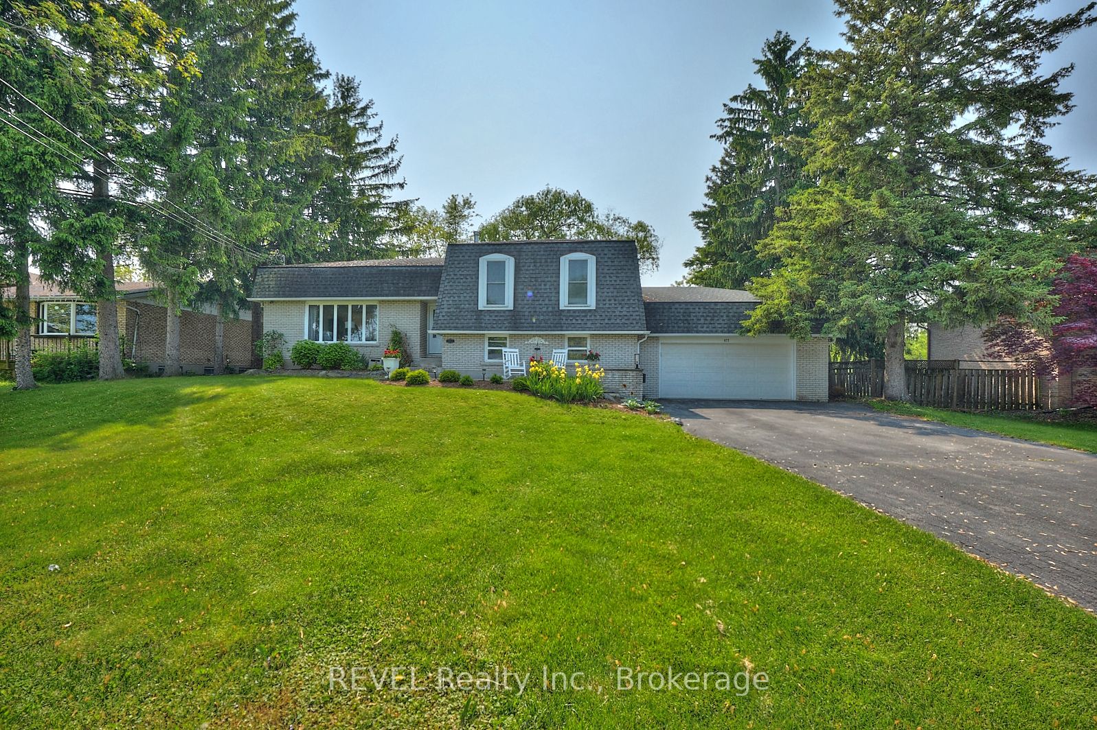 877 Daytona Dr Property Photo 1