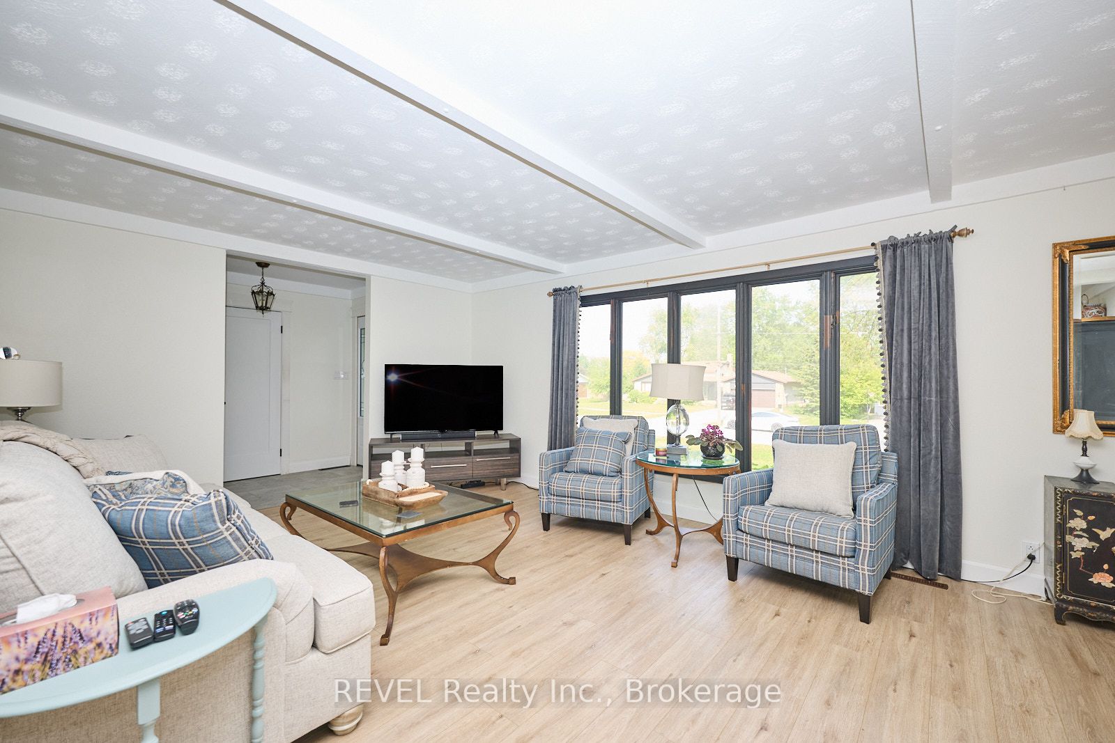 877 Daytona Drive N Property Photo 5