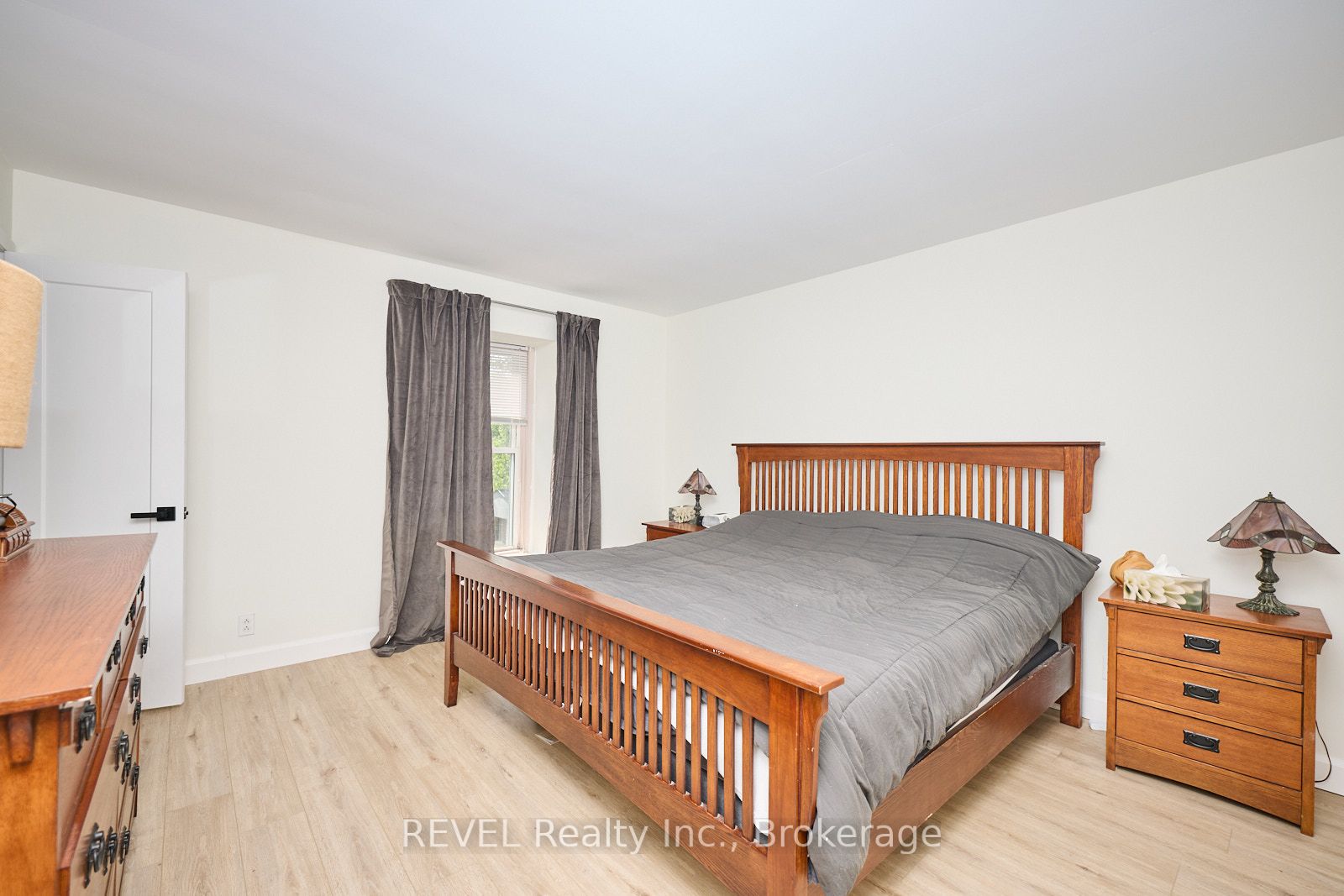 877 Daytona Drive N Property Photo 9