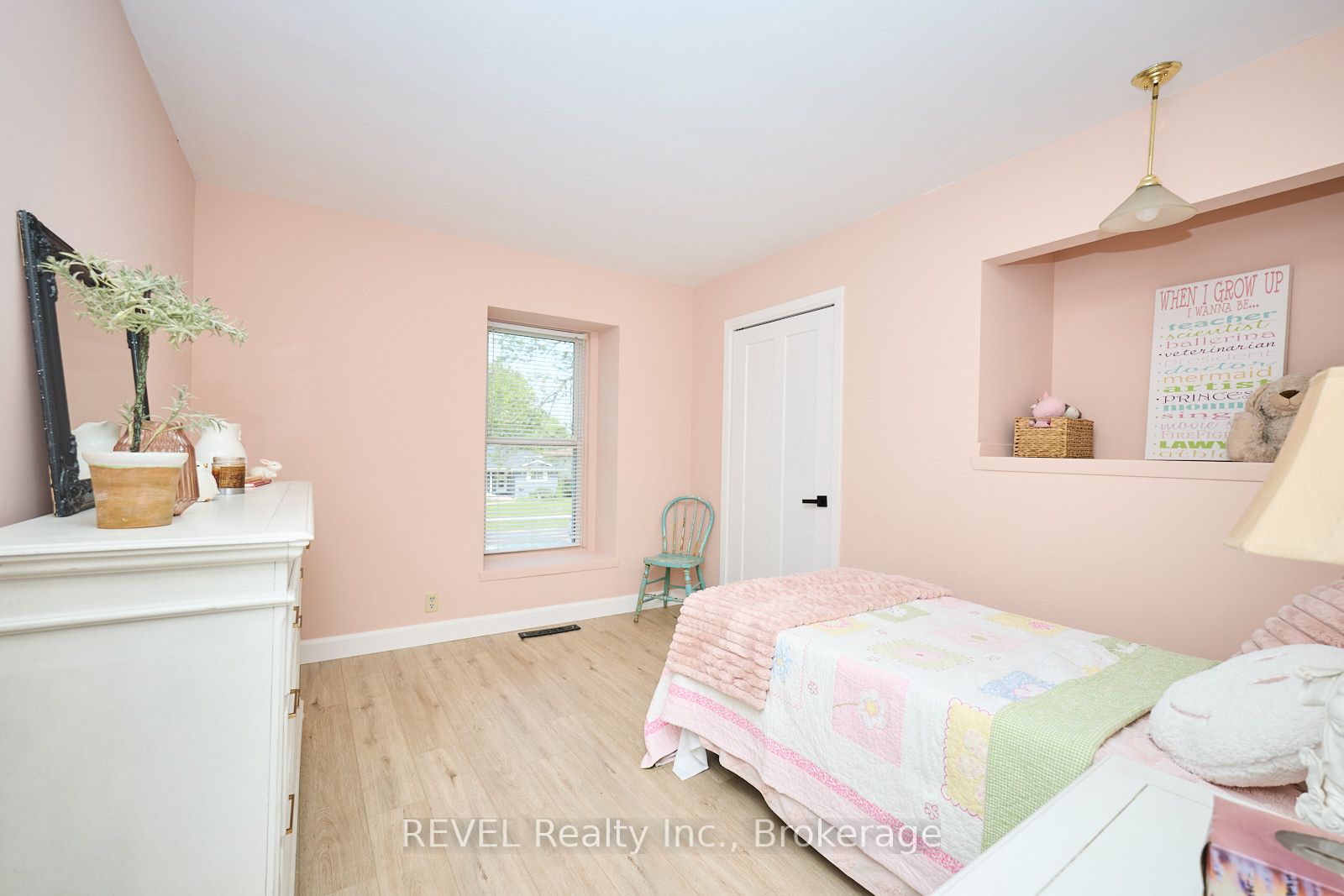 877 Daytona Drive N Property Photo 12