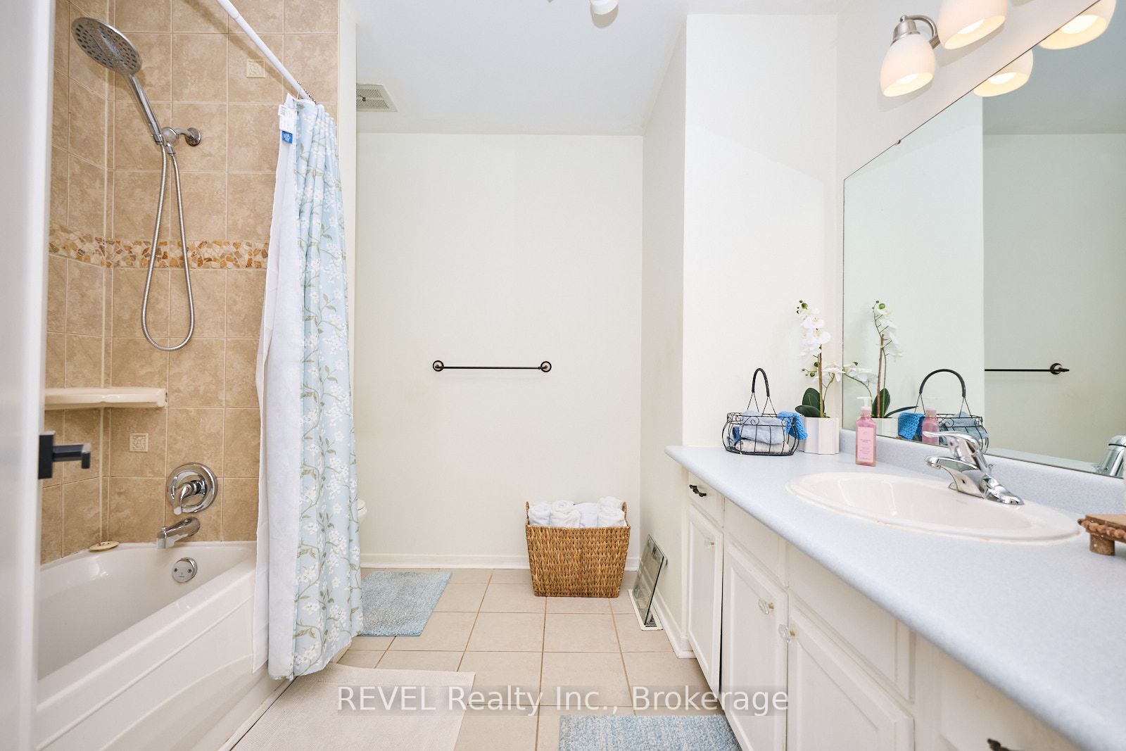 877 Daytona Drive N Property Photo 13