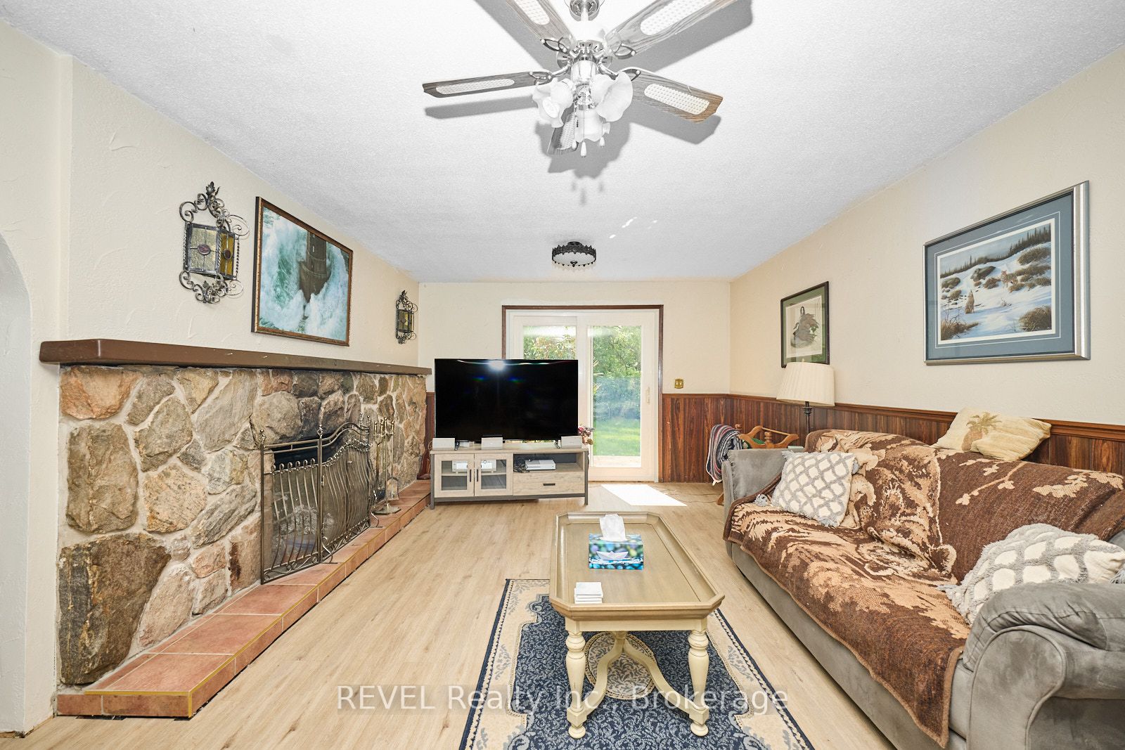 877 Daytona Drive N Property Photo 14