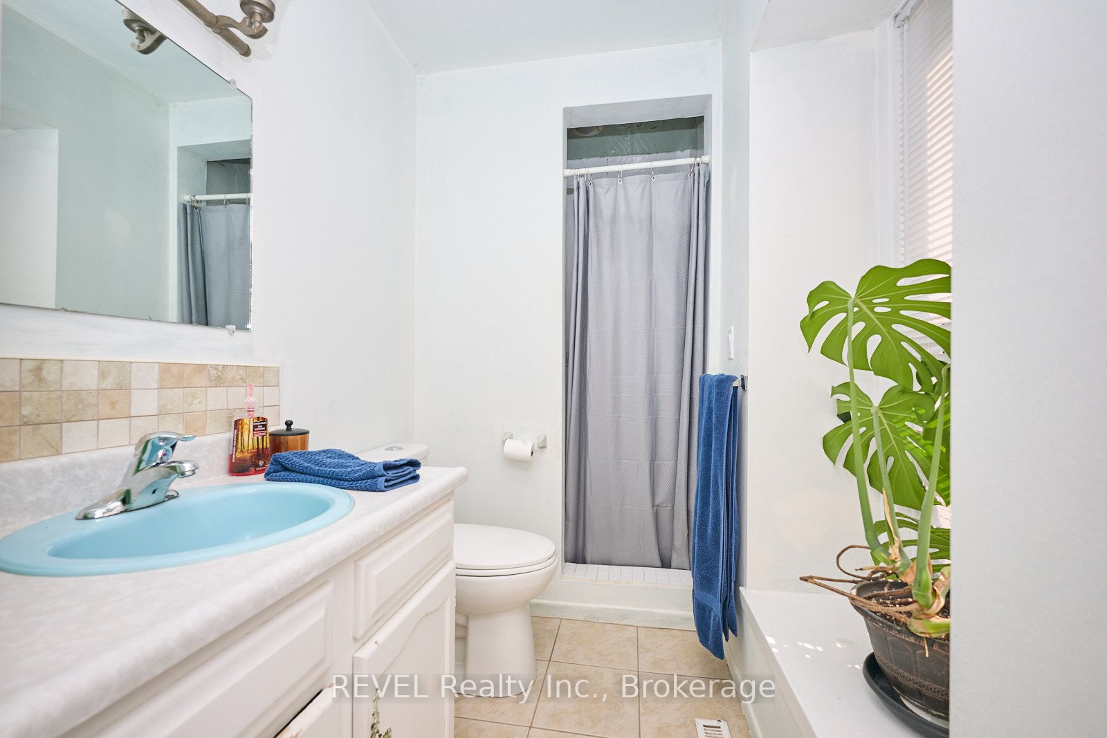 877 Daytona Drive N Property Photo 16