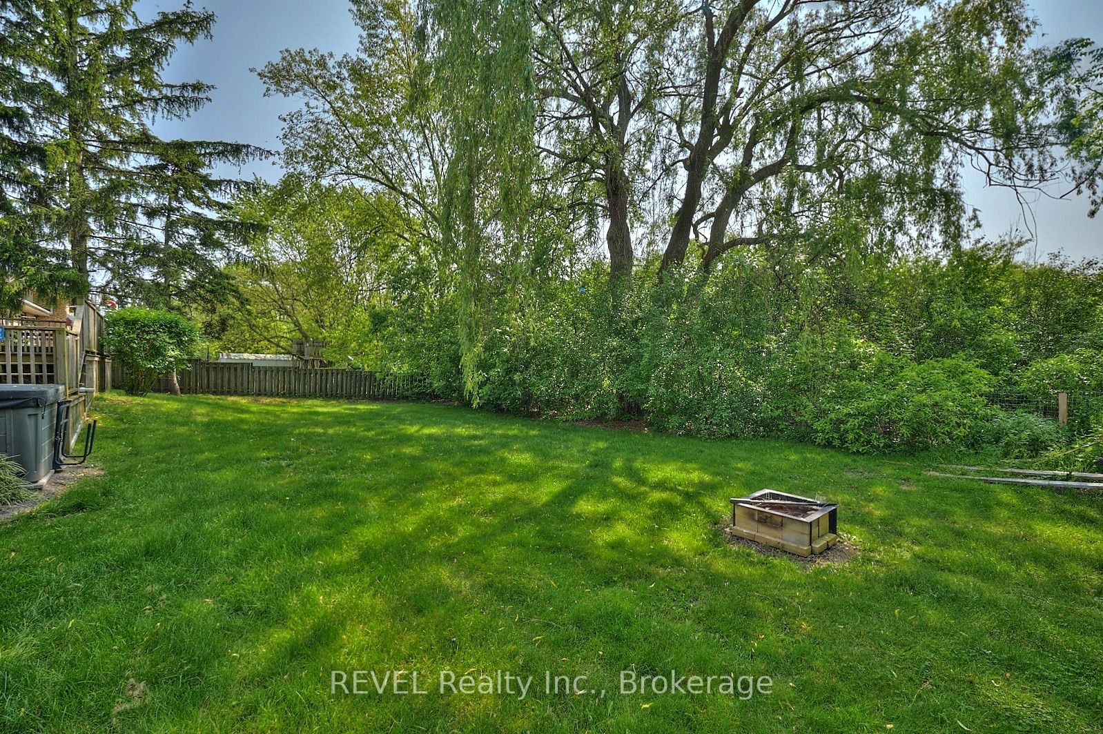 877 Daytona Drive N Property Photo 18