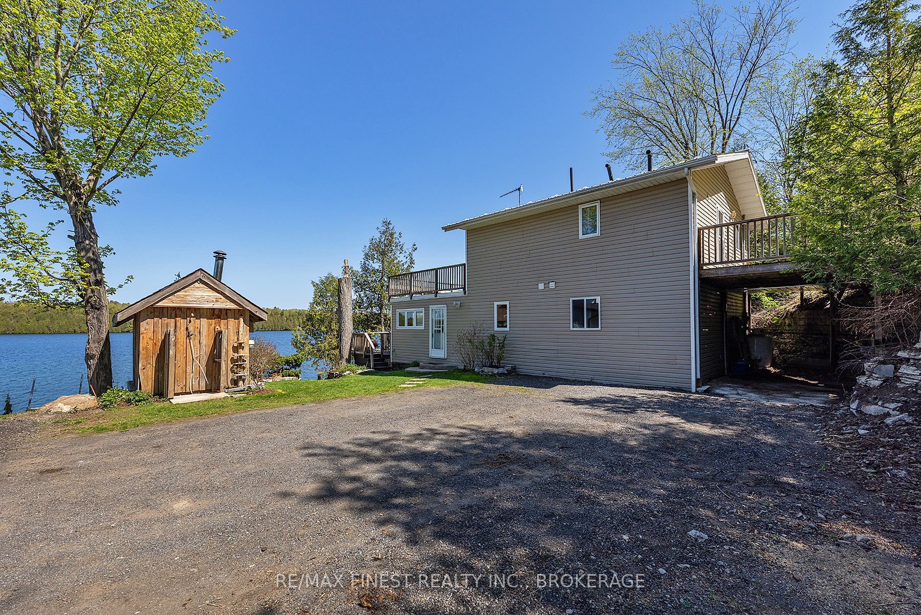 1048 Lark Lane Property Photo 2