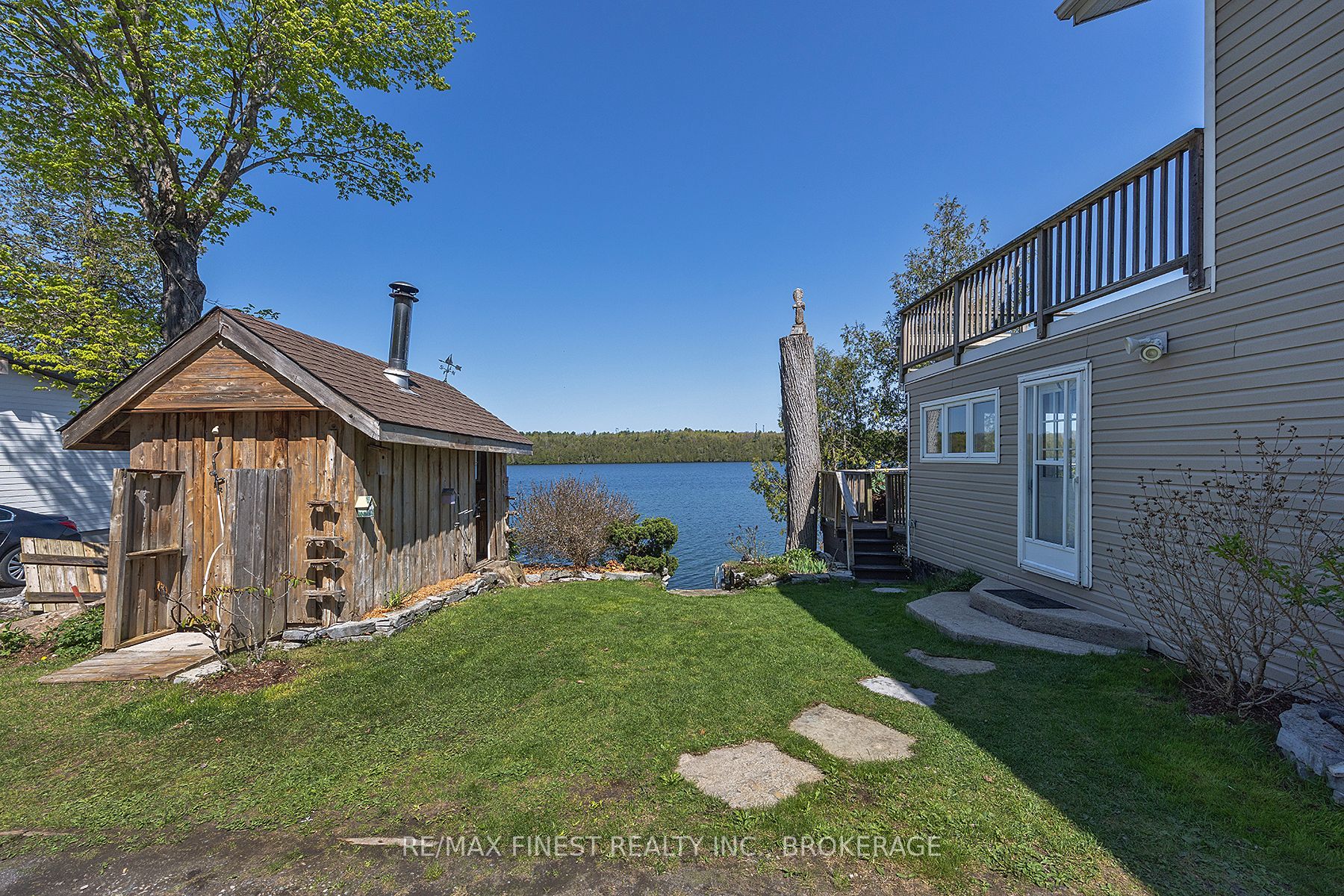 1048 Lark Lane Property Photo 3