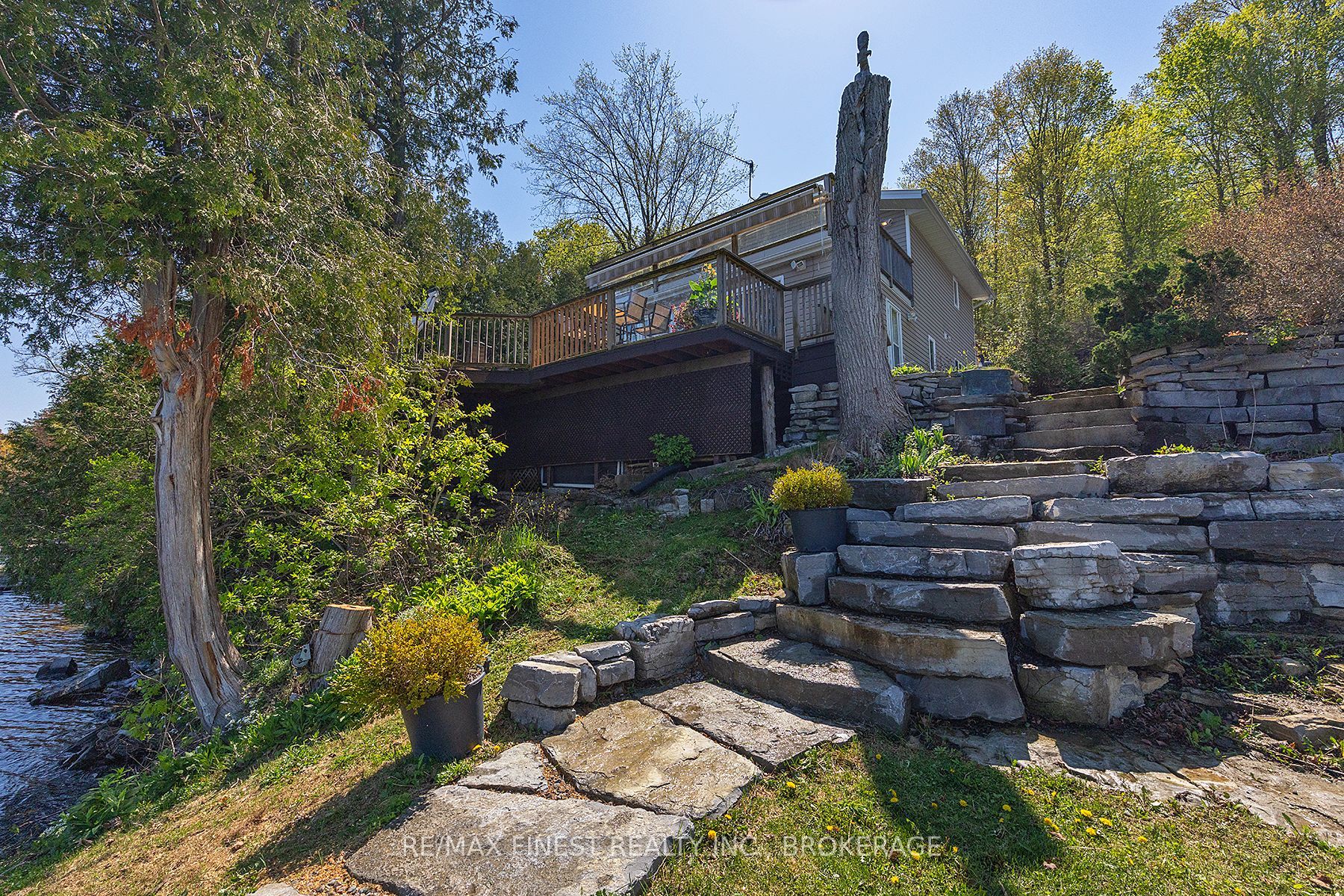 1048 Lark Lane Property Photo 7