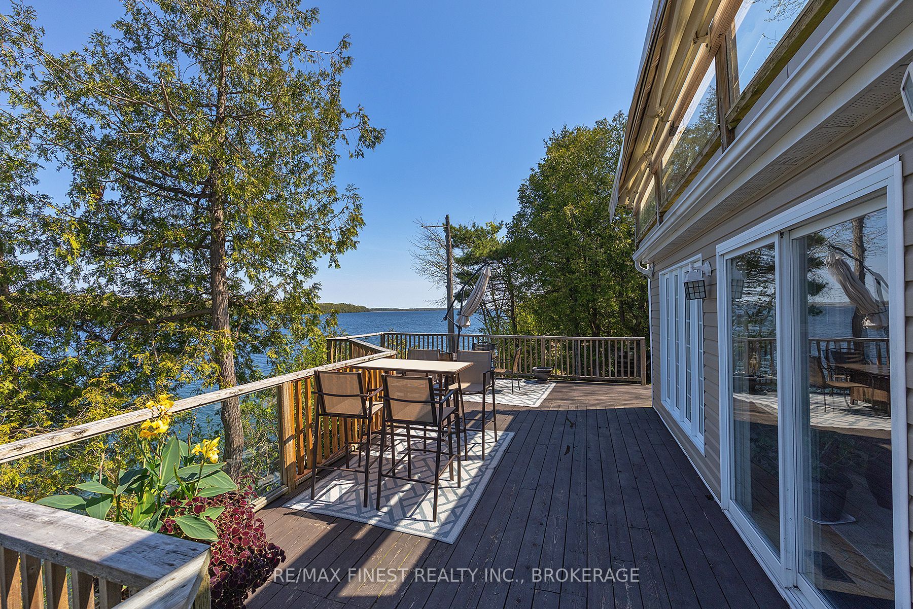 1048 Lark Lane Property Photo 9