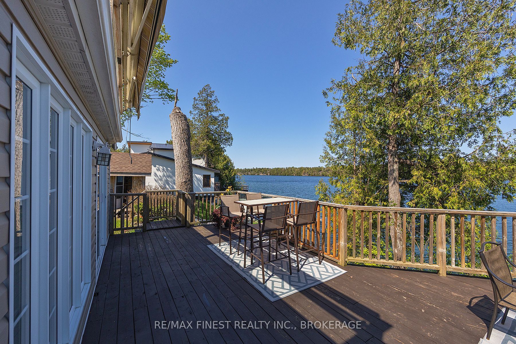 1048 Lark Lane Property Photo 12